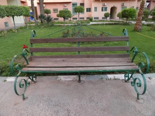 Manis Apartment Set in a Hotel Area