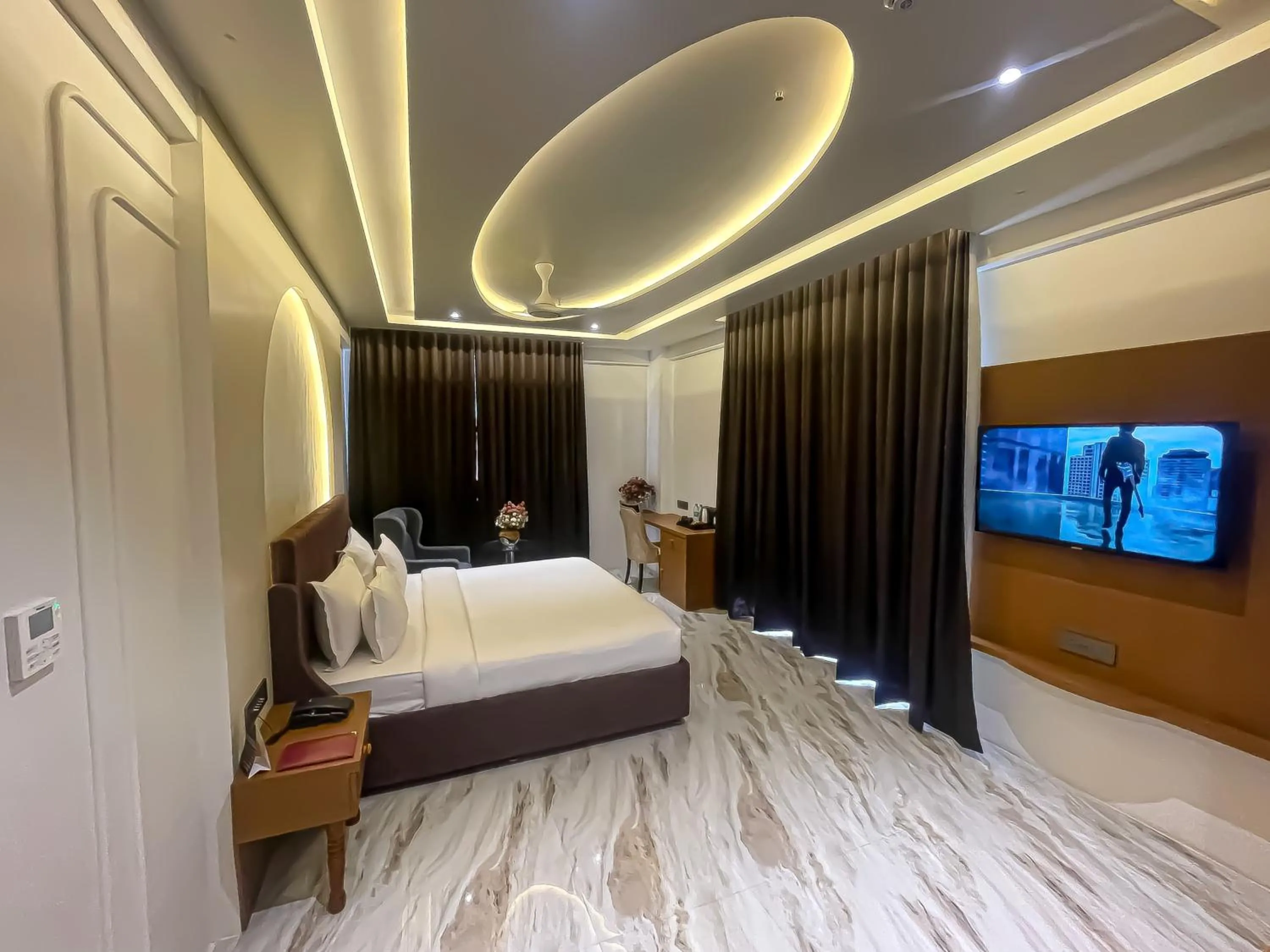 Photo of the whole room, Bed in The S Crown Somnath