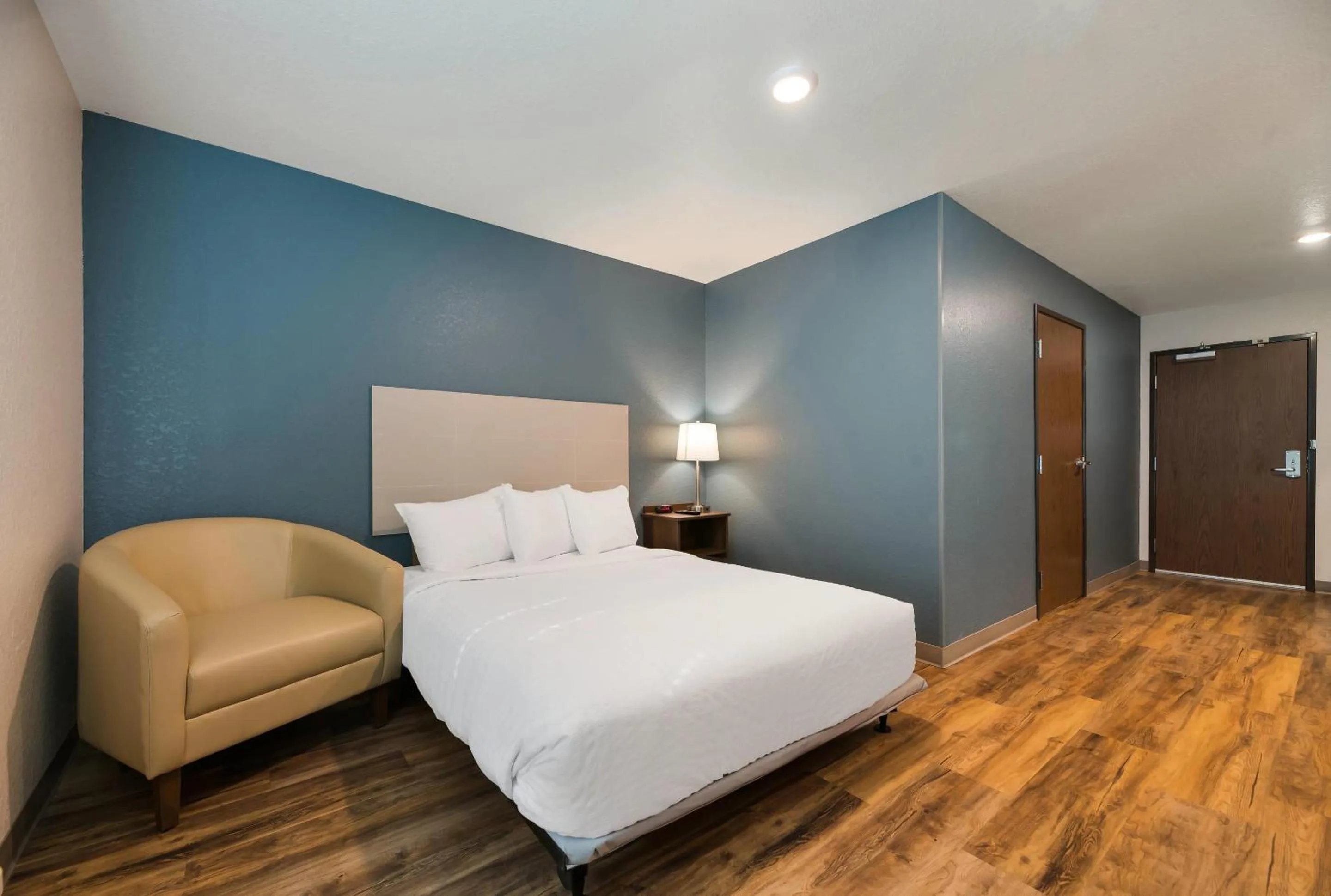 Bedroom, Bed in WoodSpring Suites Cocoa Beach - Rockledge