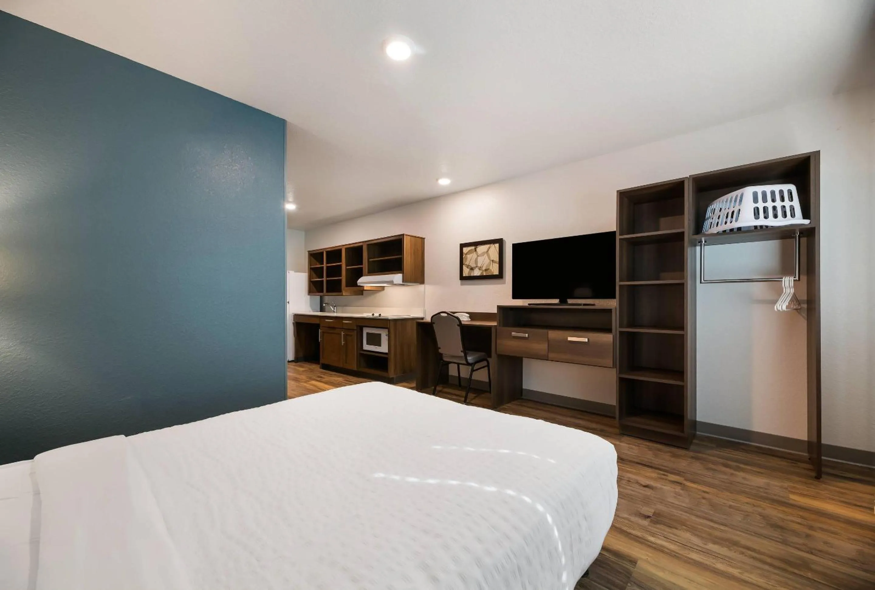 Bedroom, Bed in WoodSpring Suites Cocoa Beach - Rockledge