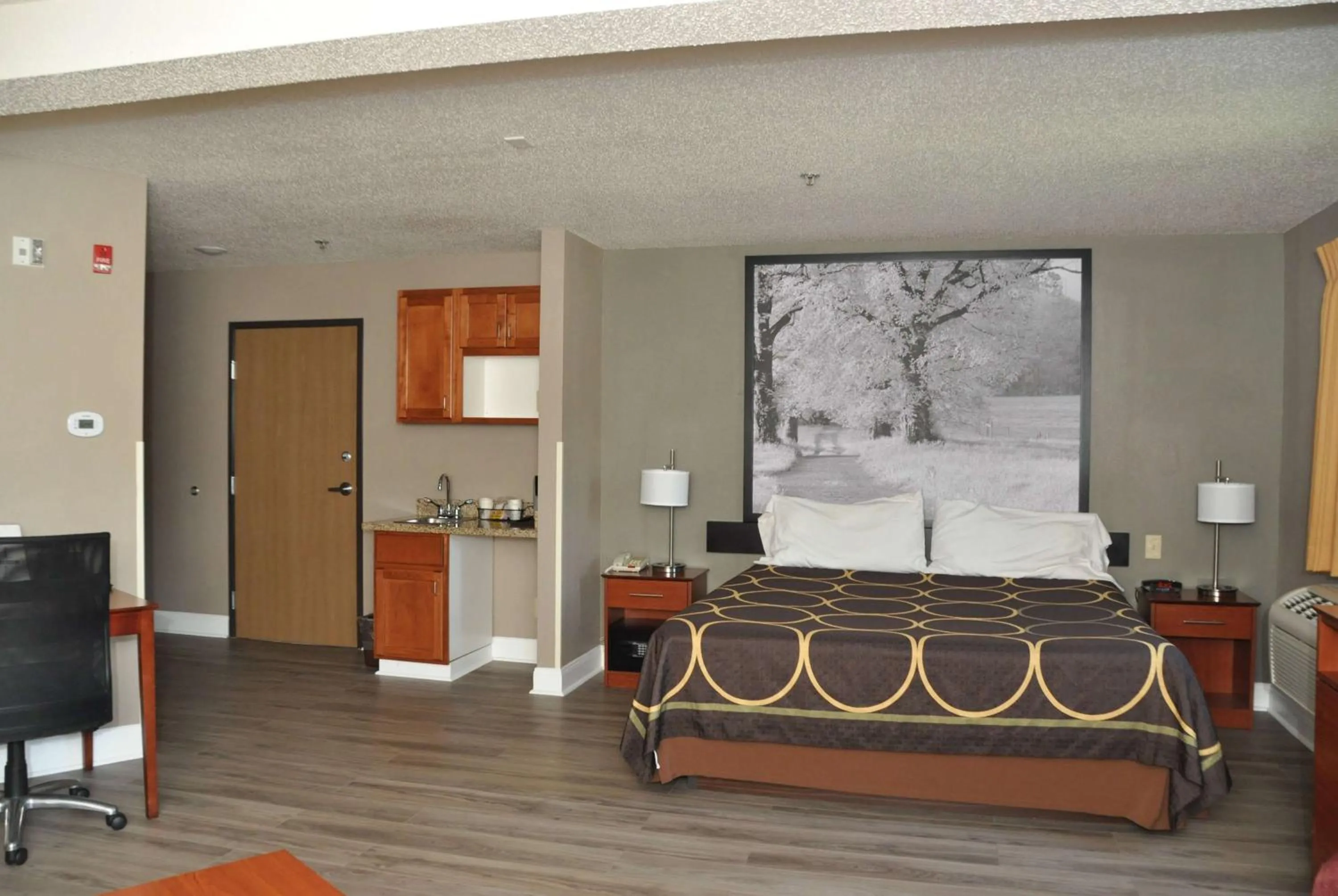 Photo of the whole room in Super 8 by Wyndham Clearfield