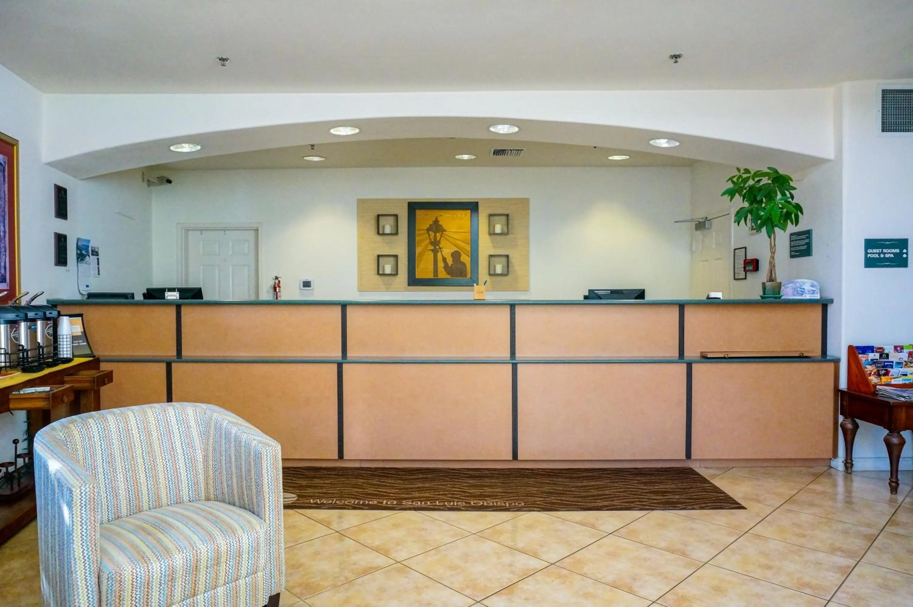 Lobby or reception in Lamplighter Inn & Suites