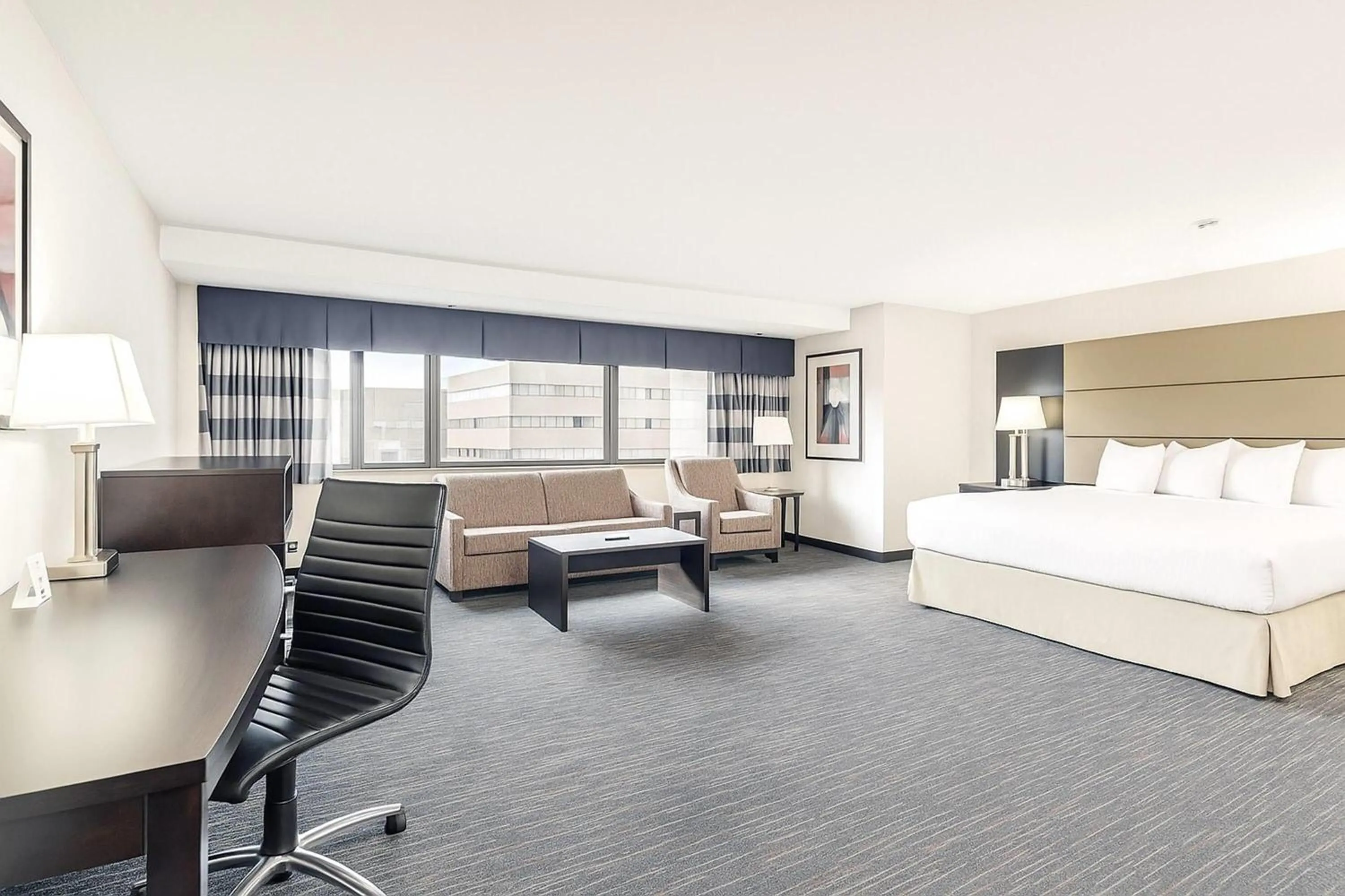 Photo of the whole room, Bed in Ramada Plaza by Wyndham Regina Downtown