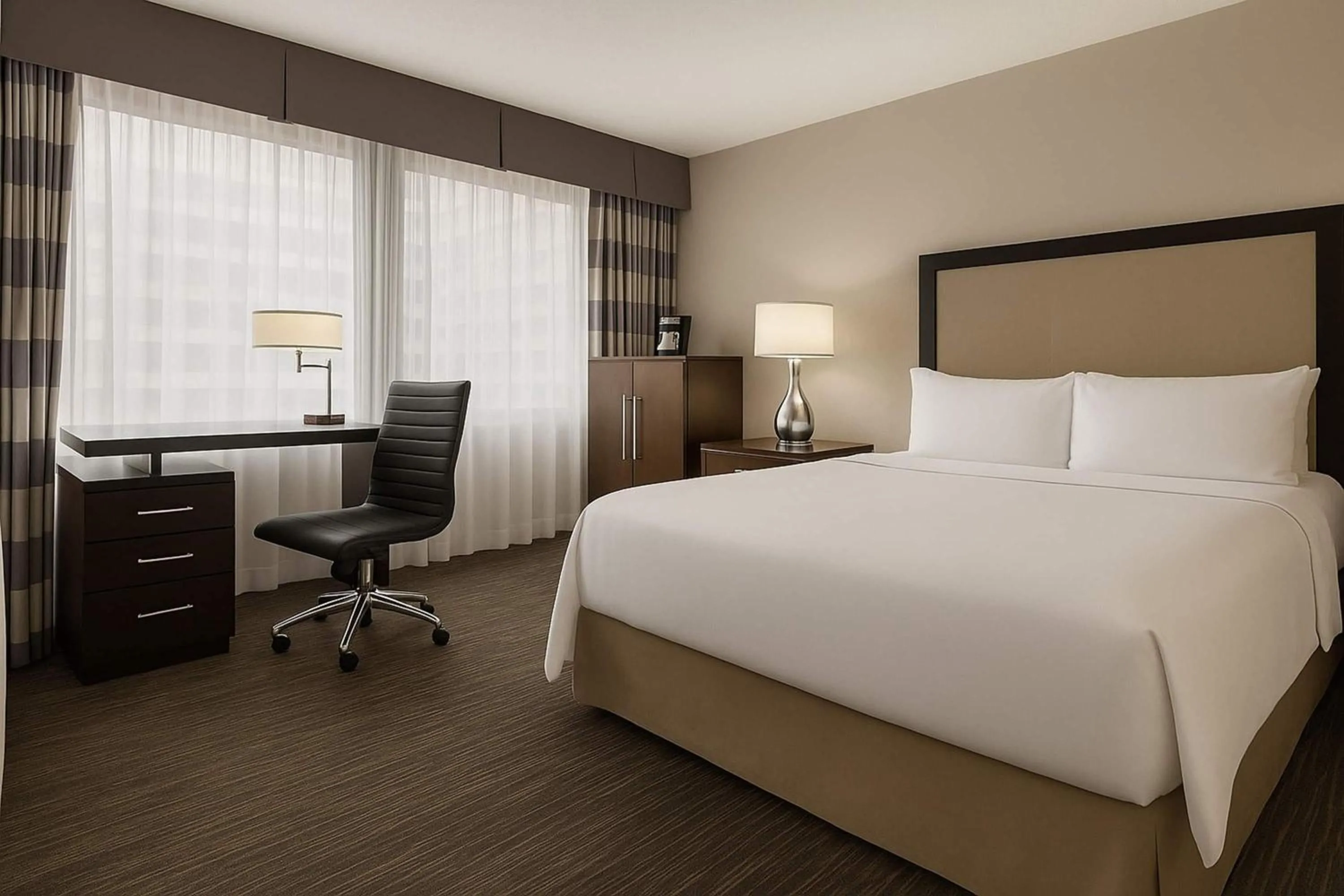Photo of the whole room, Bed in Ramada Plaza by Wyndham Regina Downtown