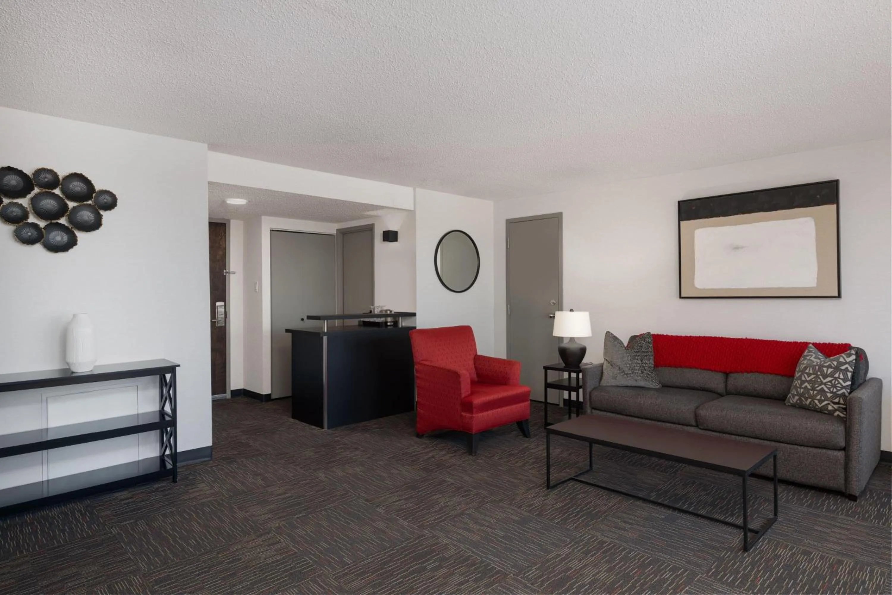 Photo of the whole room in Ramada Plaza by Wyndham Regina Downtown
