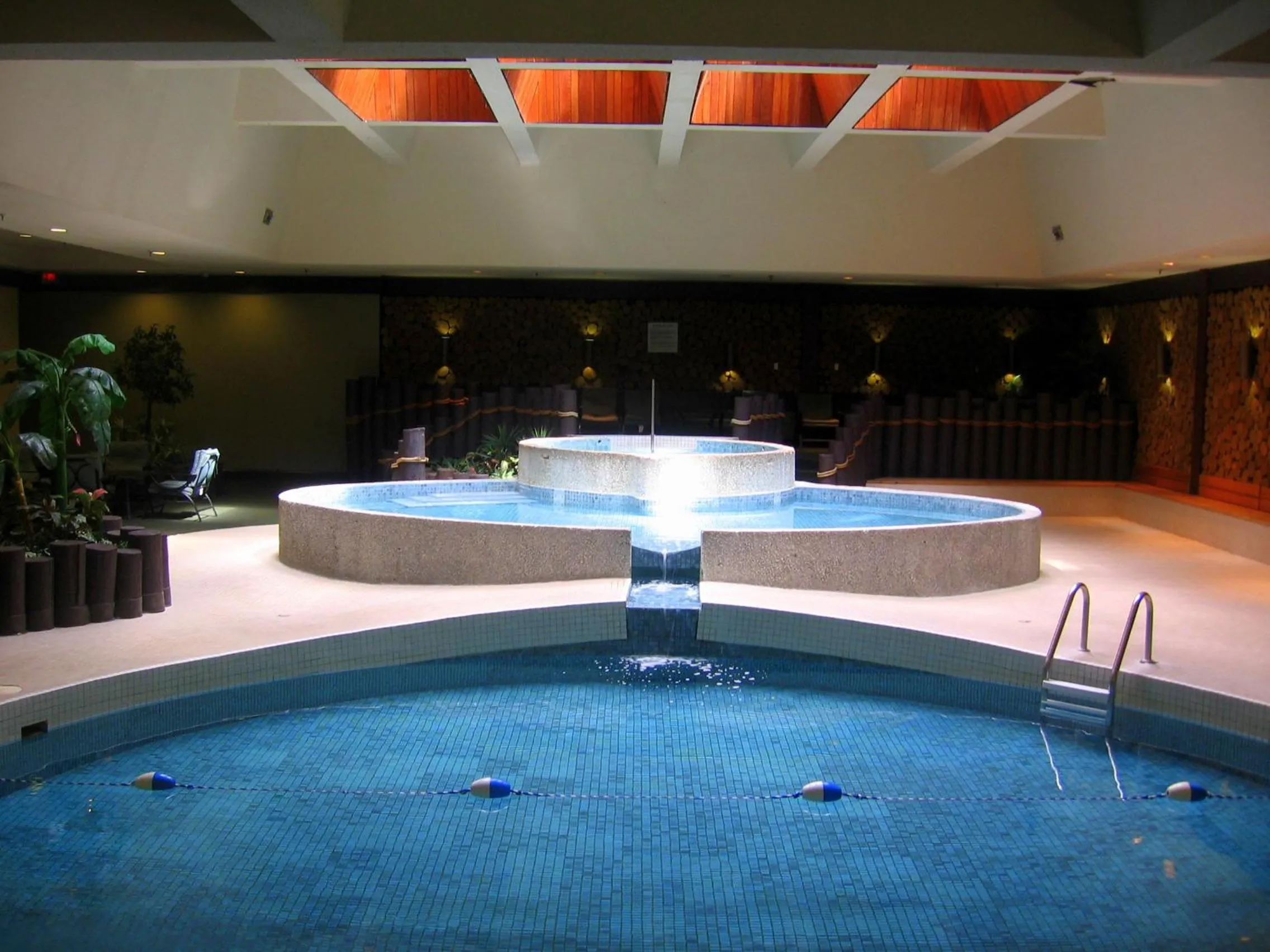 Swimming pool in Ramada Plaza by Wyndham Regina Downtown