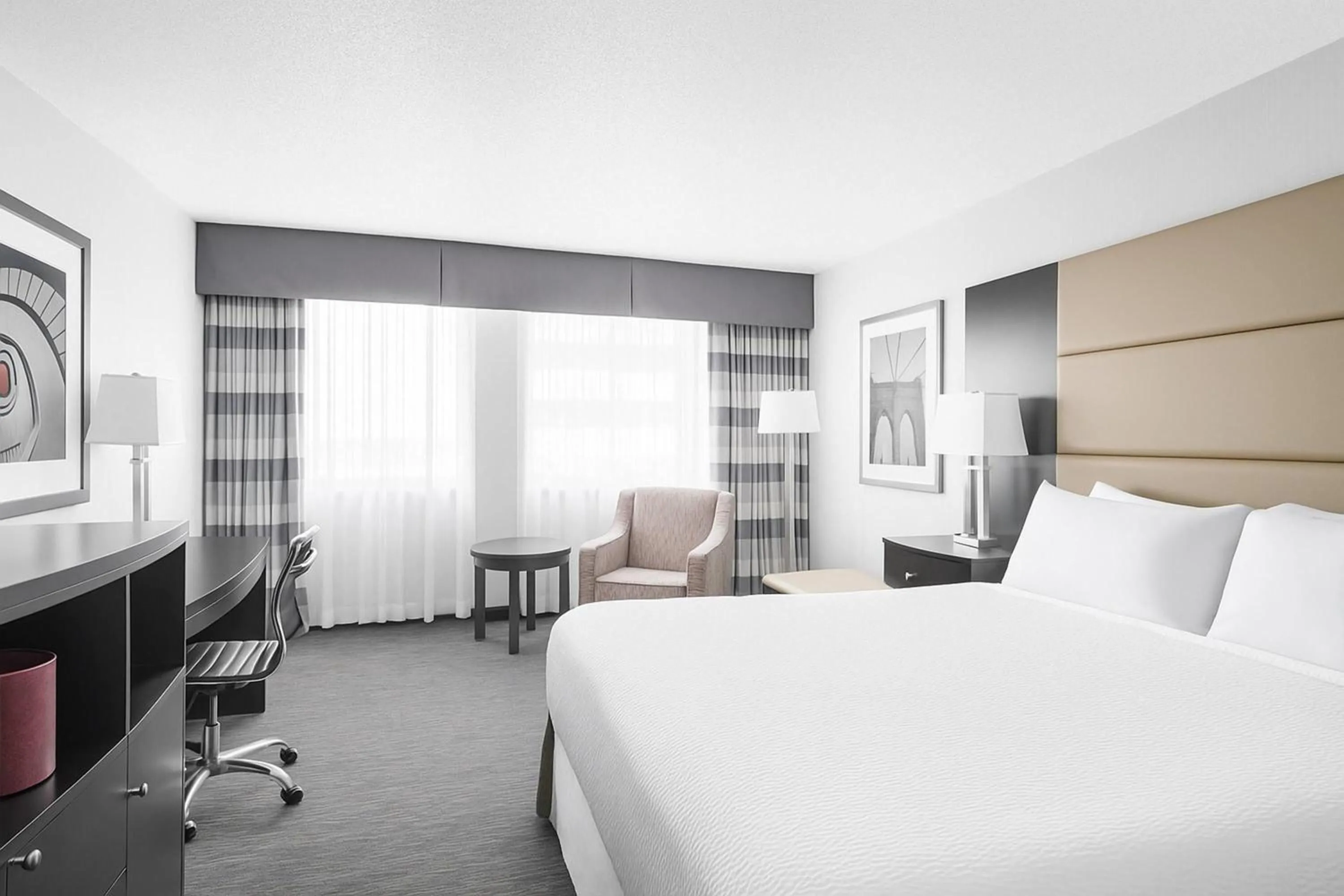Photo of the whole room, Bed in Ramada Plaza by Wyndham Regina Downtown