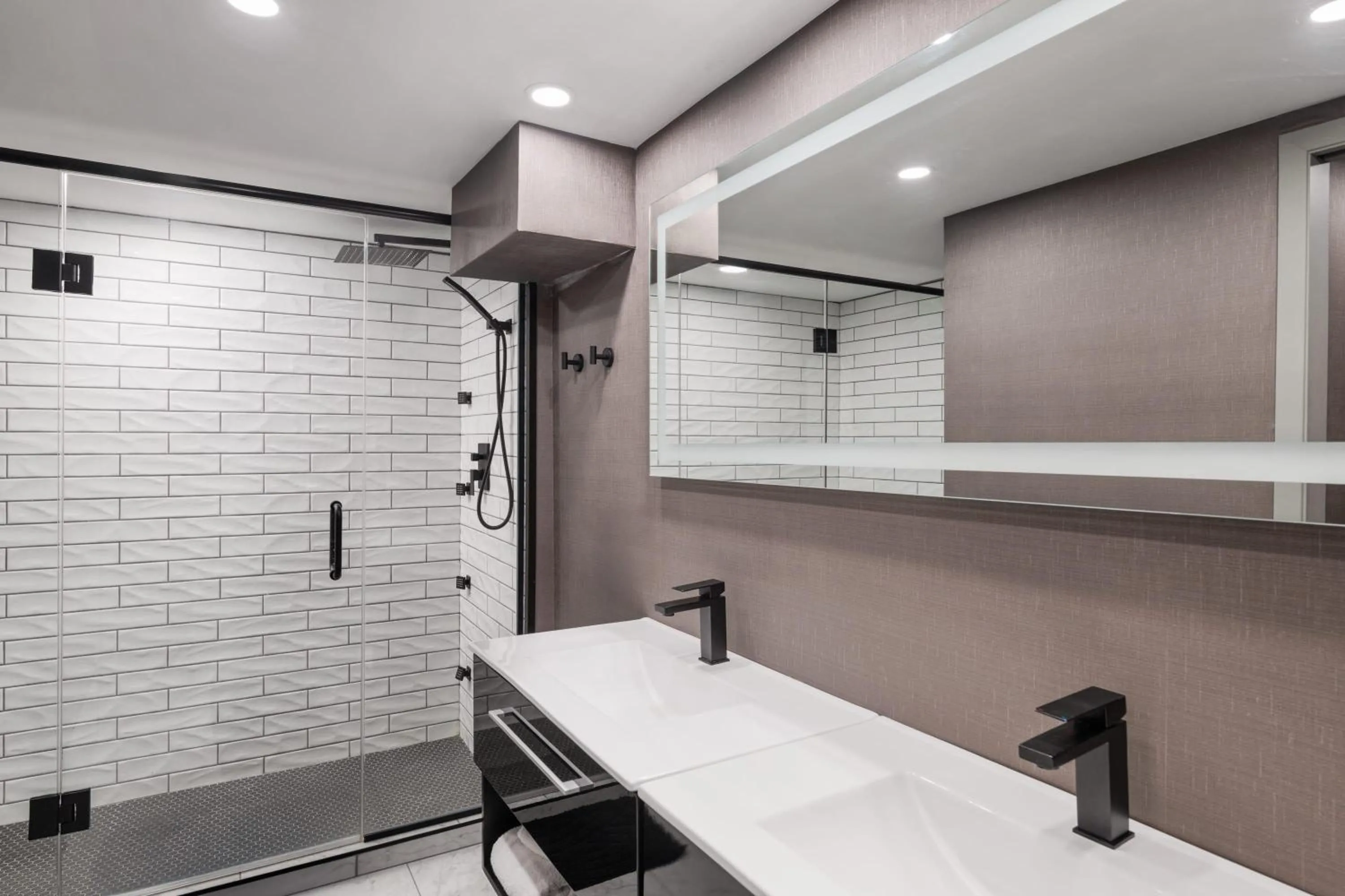 Bathroom in Ramada Plaza by Wyndham Regina Downtown