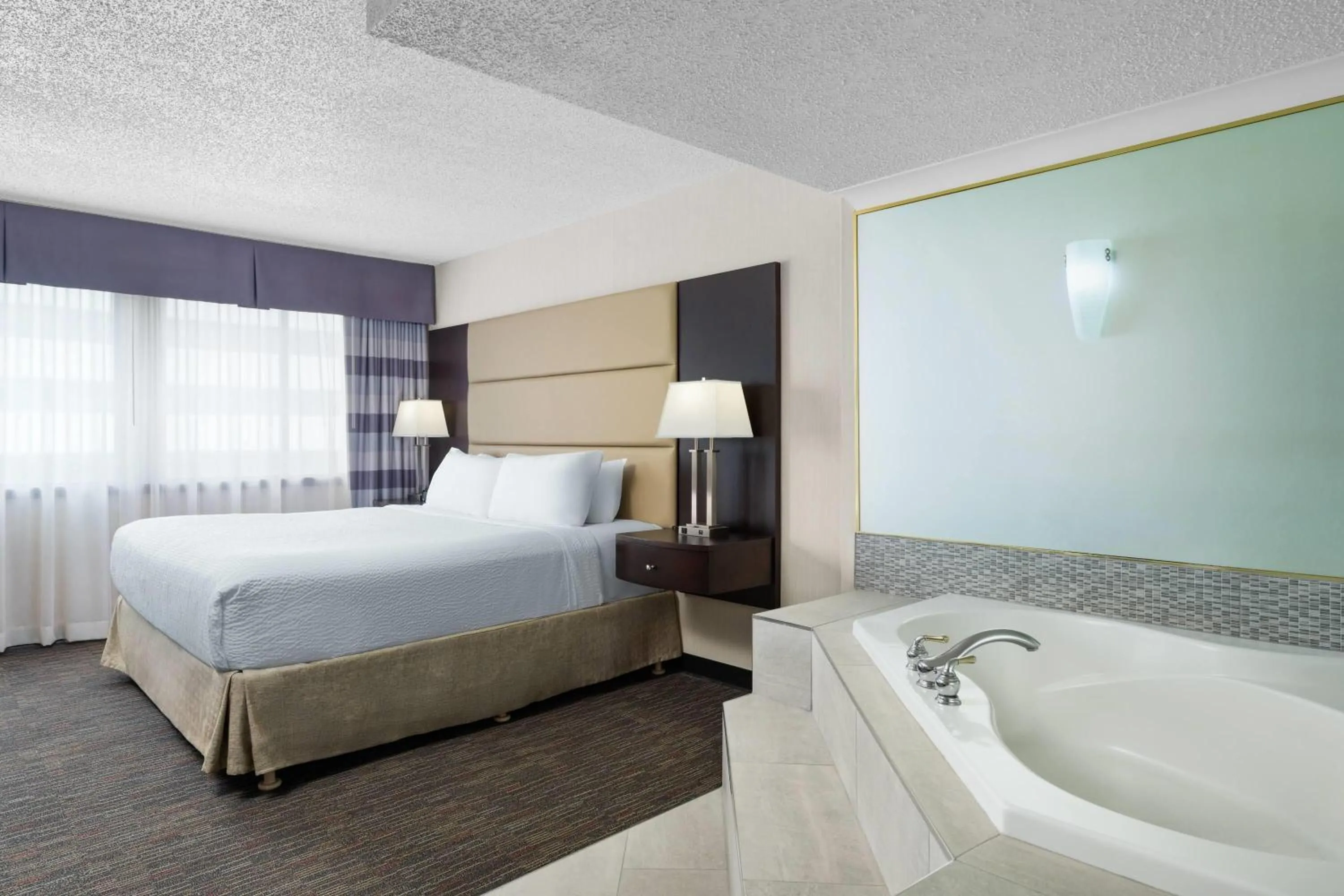 Photo of the whole room, Bed in Ramada Plaza by Wyndham Regina Downtown