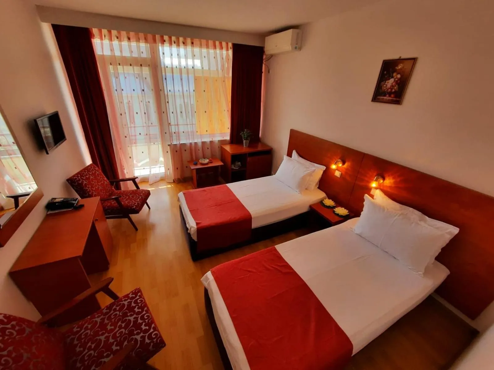 Balcony/Terrace, Bed in Hotel Tomis Neptun