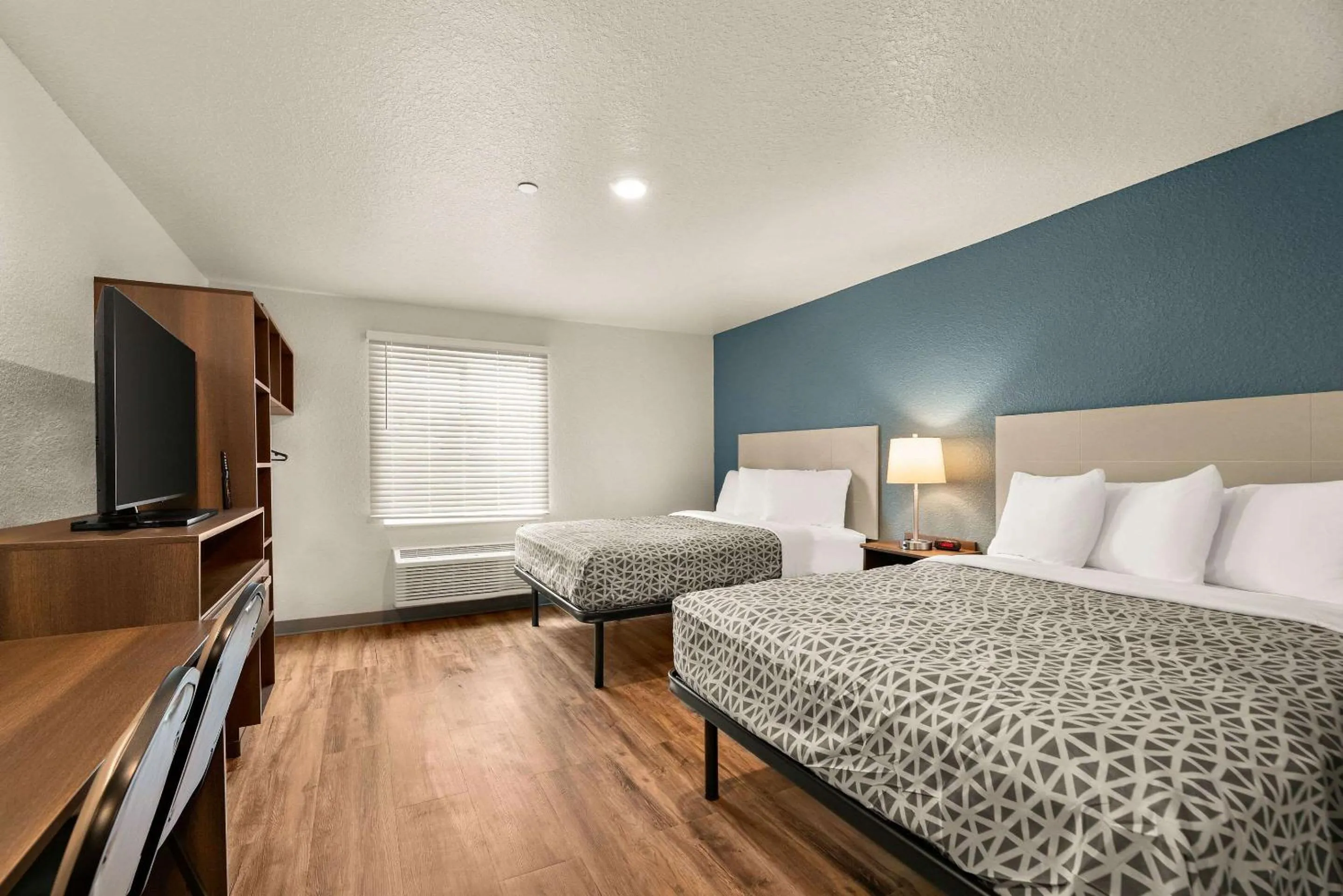 Bedroom, Bed in WoodSpring Suites Port Orange - Daytona Beach
