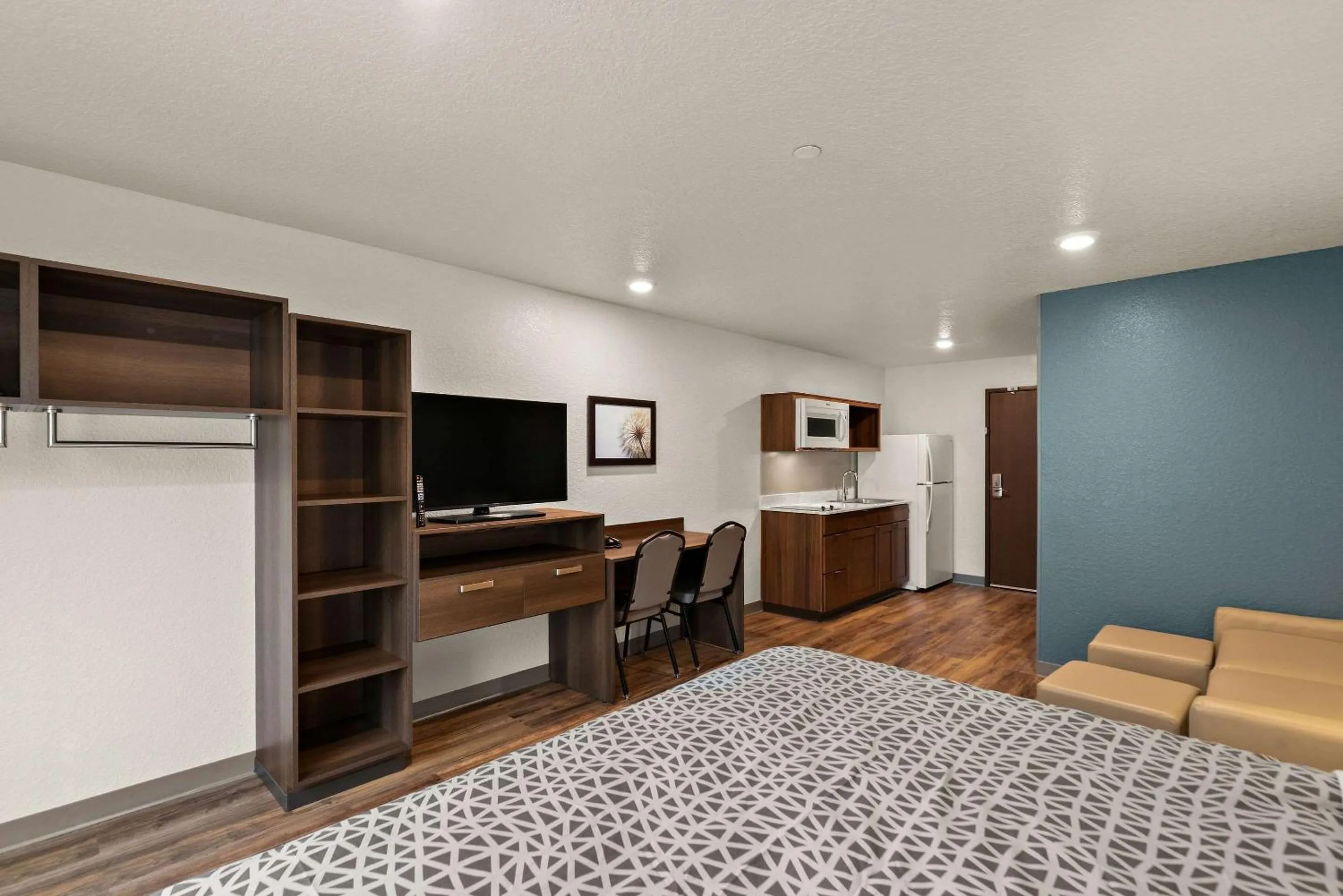 Bedroom, Bed in WoodSpring Suites Port Orange - Daytona Beach