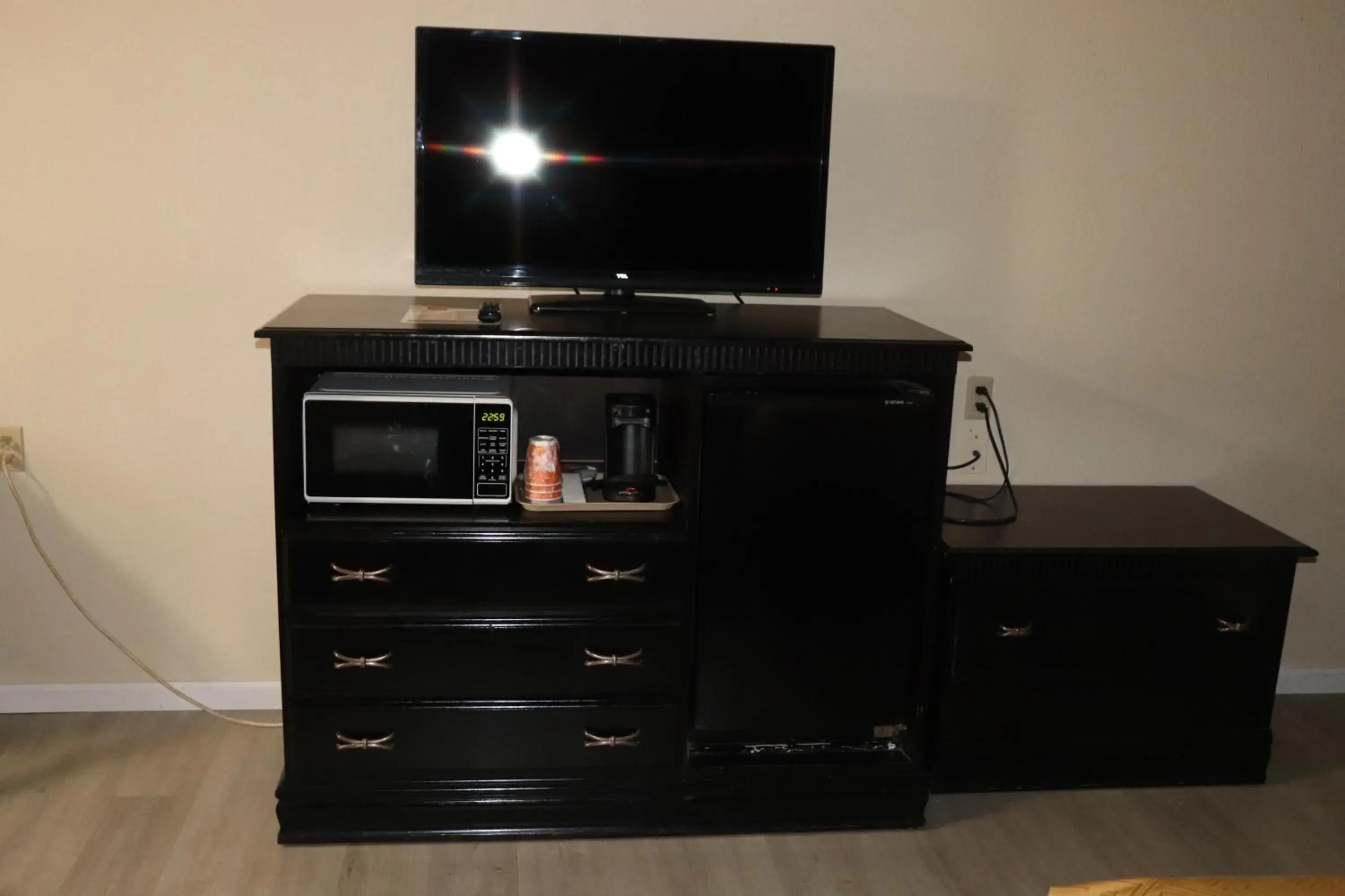 Queen Room with Two Queen Beds - Non-Smoking in Econo Lodge Inn & Suites Wisconsin Dells Queen Room with Two Queen Beds - Non-Smoking in Econo Lodge Inn & Suites Wisconsin Dells