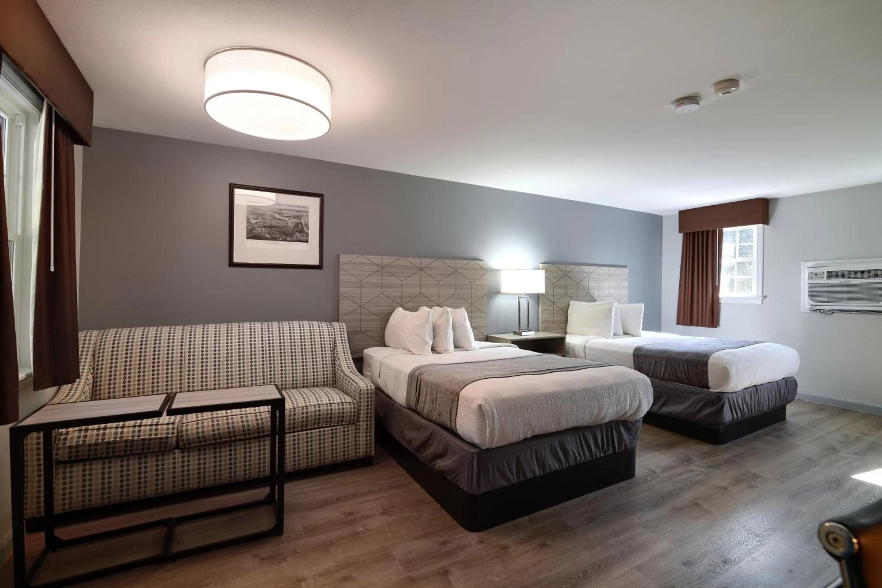 Bed in Knight's Inn Boston/Danvers