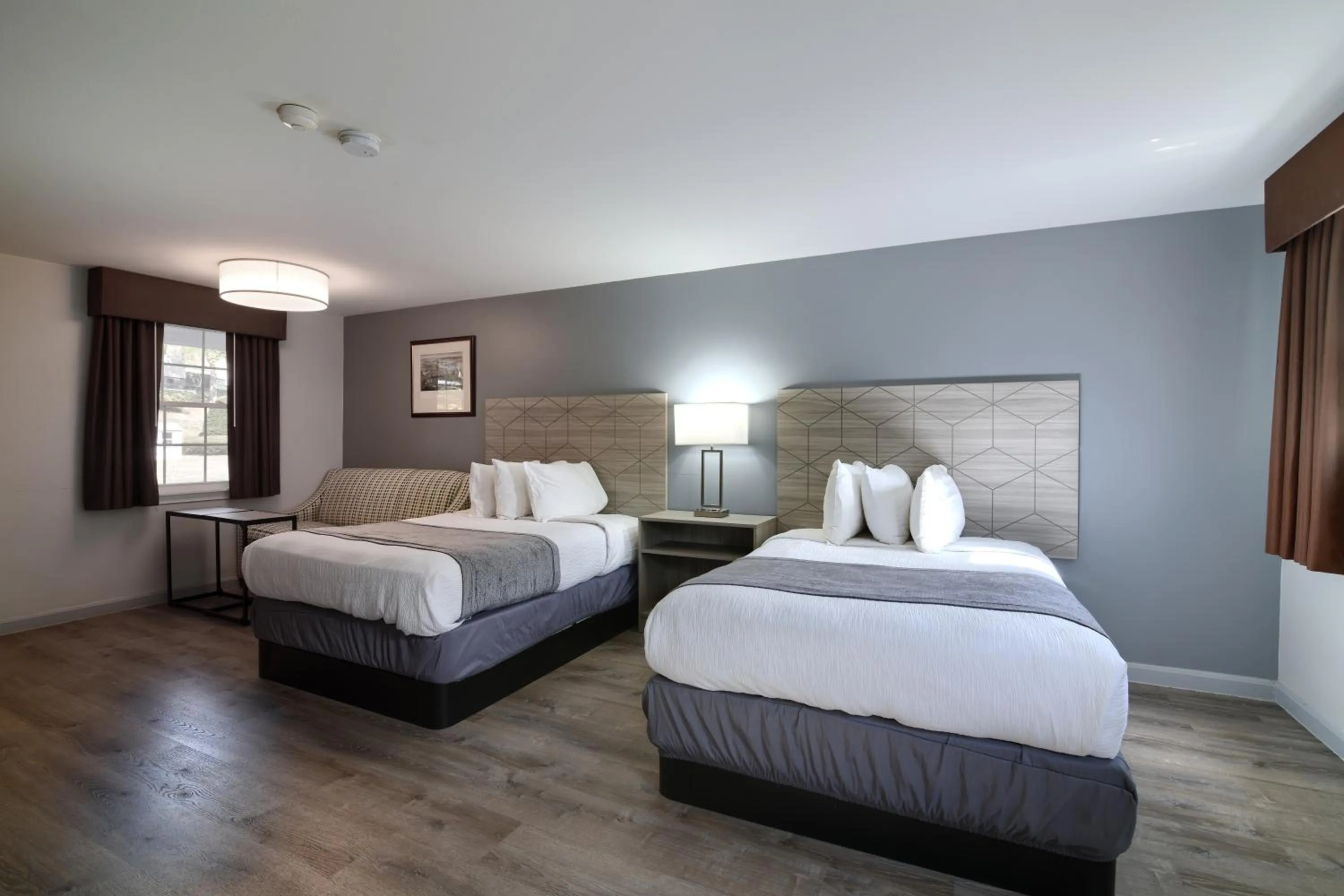 Bed in Knight's Inn Boston/Danvers