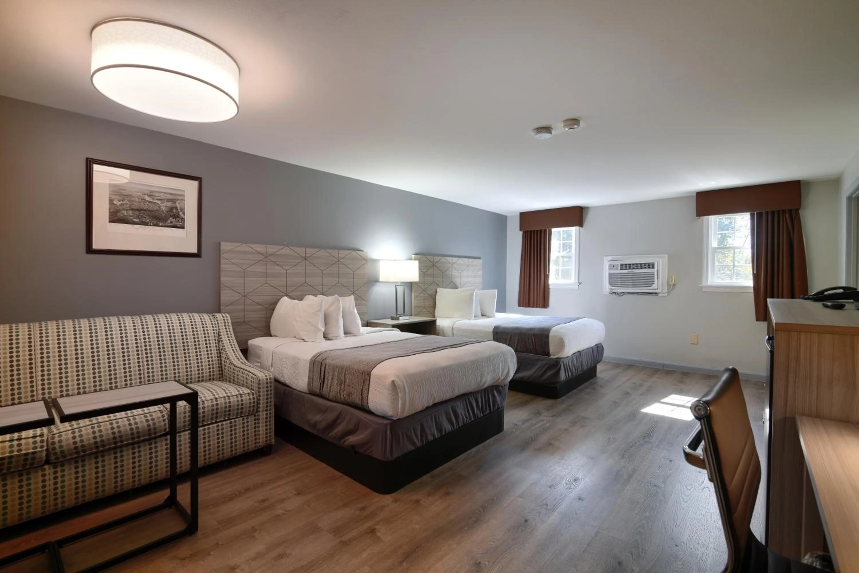 Bed in Knight's Inn Boston/Danvers