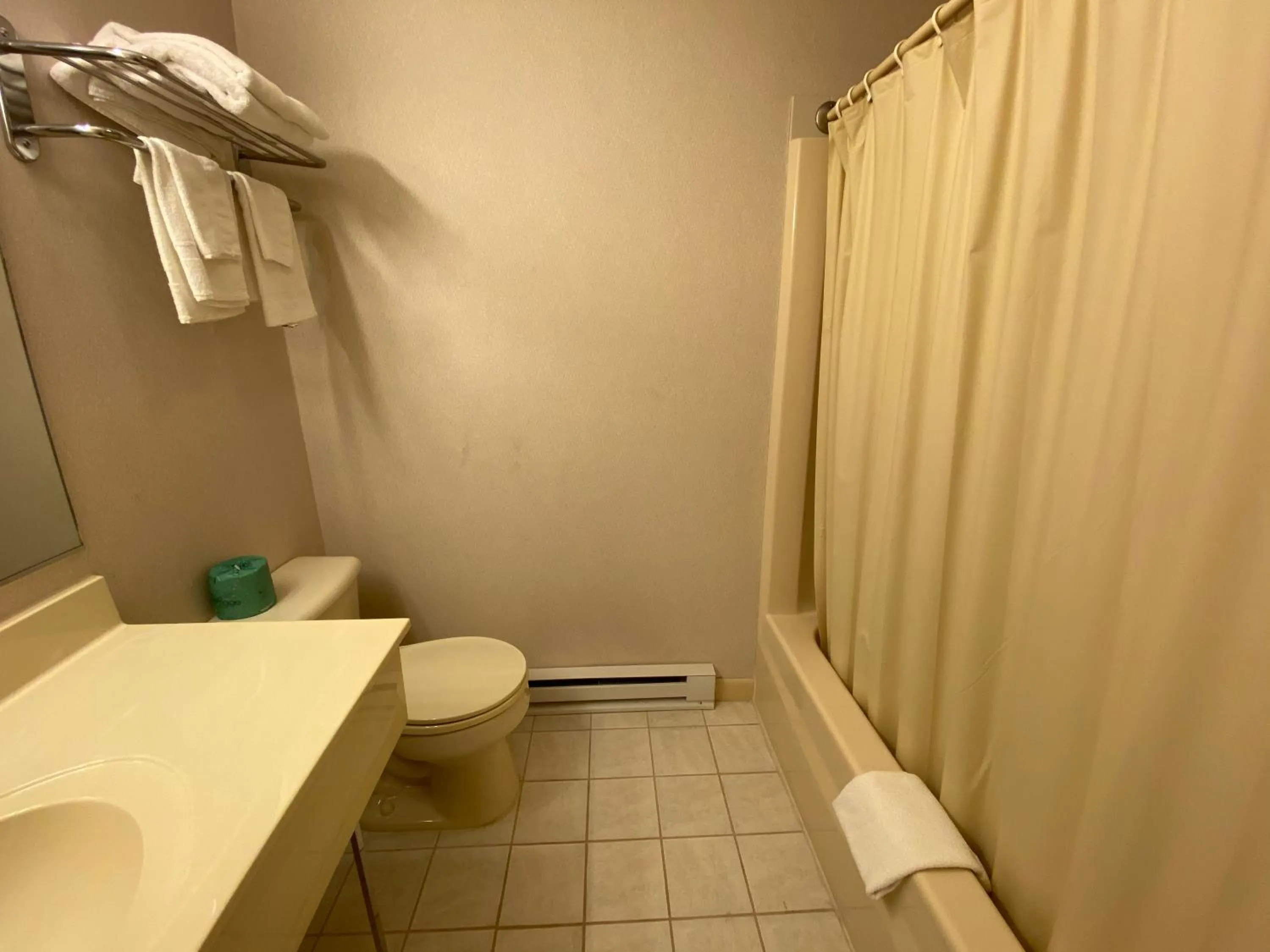 Economy Lodge 682 Main St Sturbridge