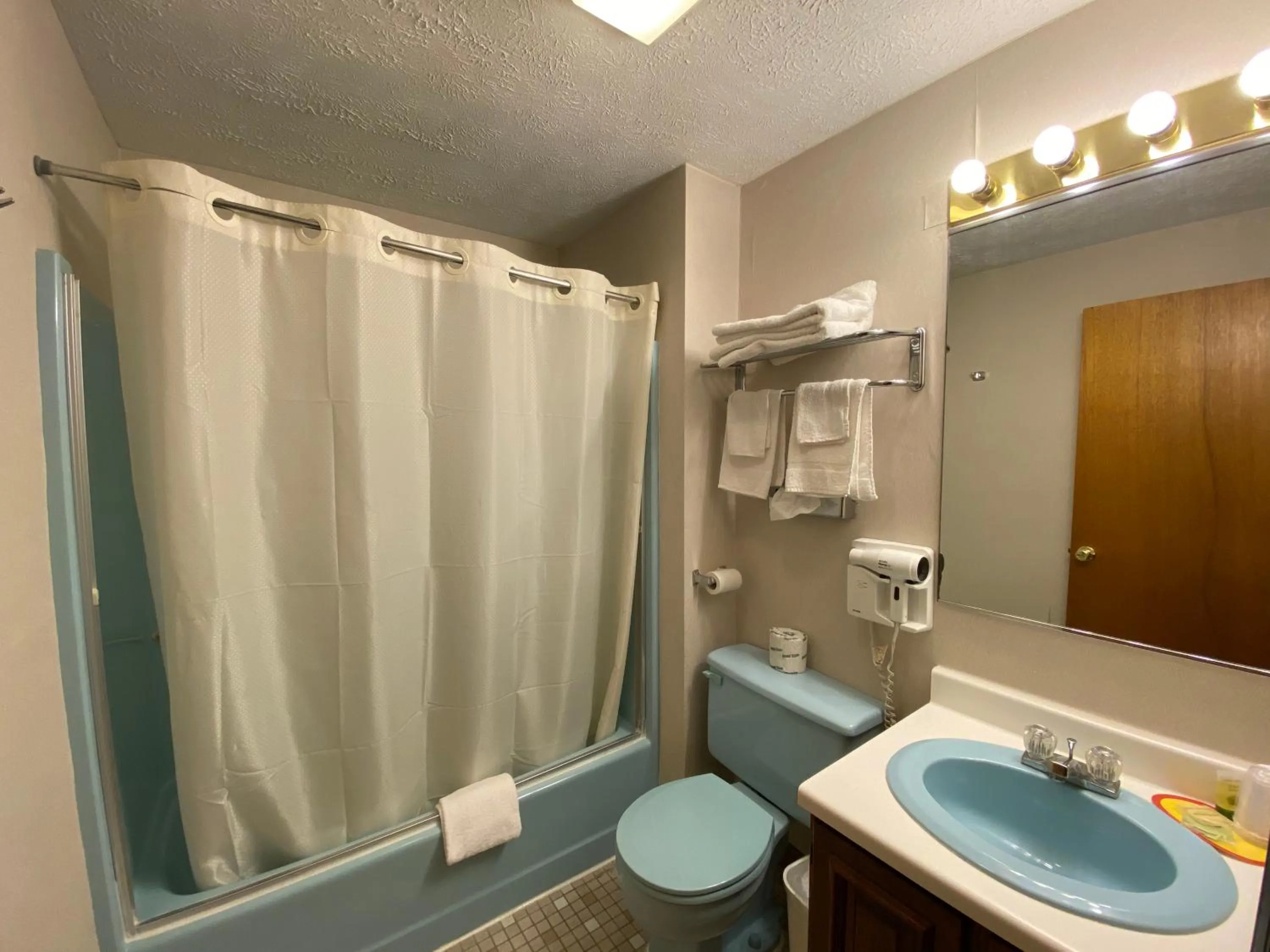 Economy Lodge 682 Main St Sturbridge