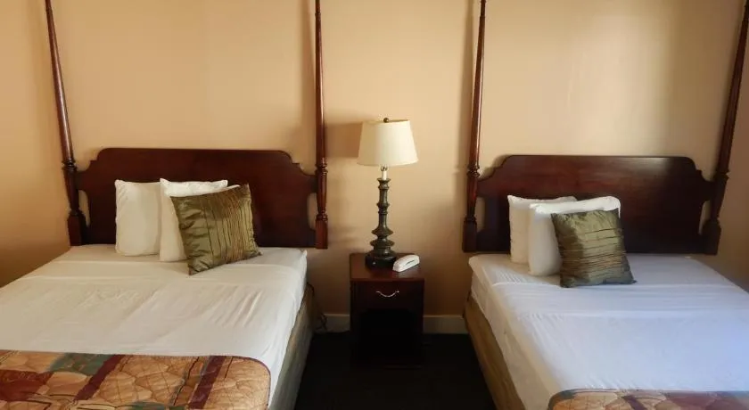 Decorative detail, Bed in Capri Motel