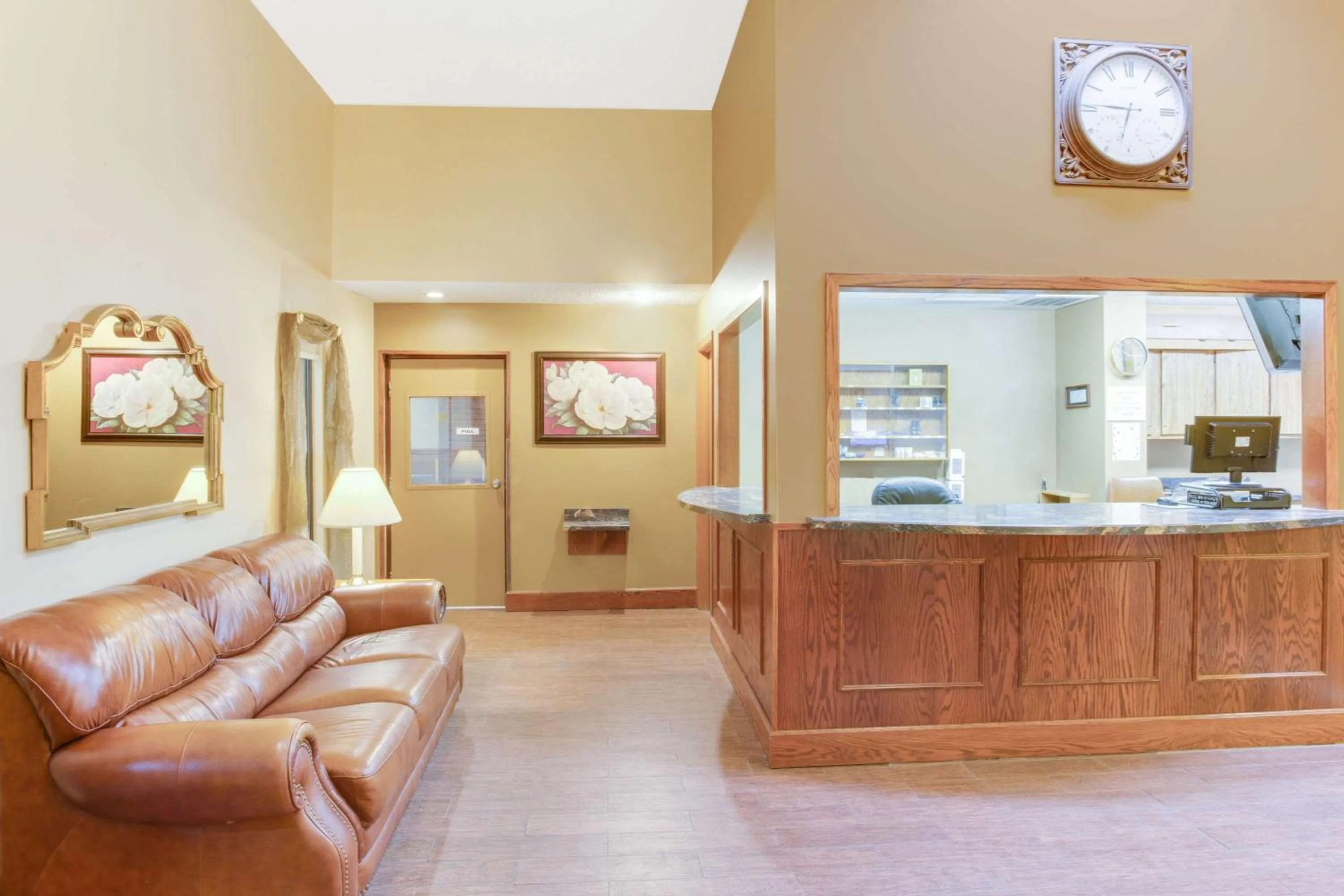 Lobby or reception in Super 8 by Wyndham Mitchell