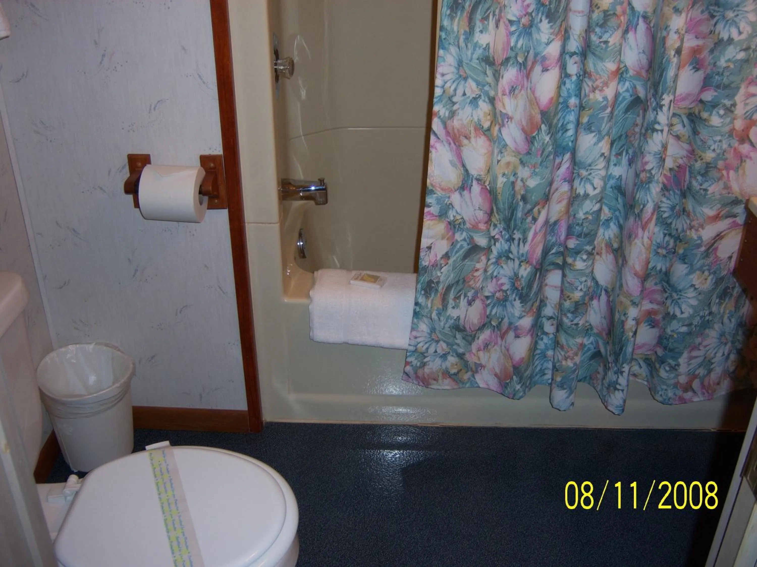 Bathroom in Travelers Inn Motel