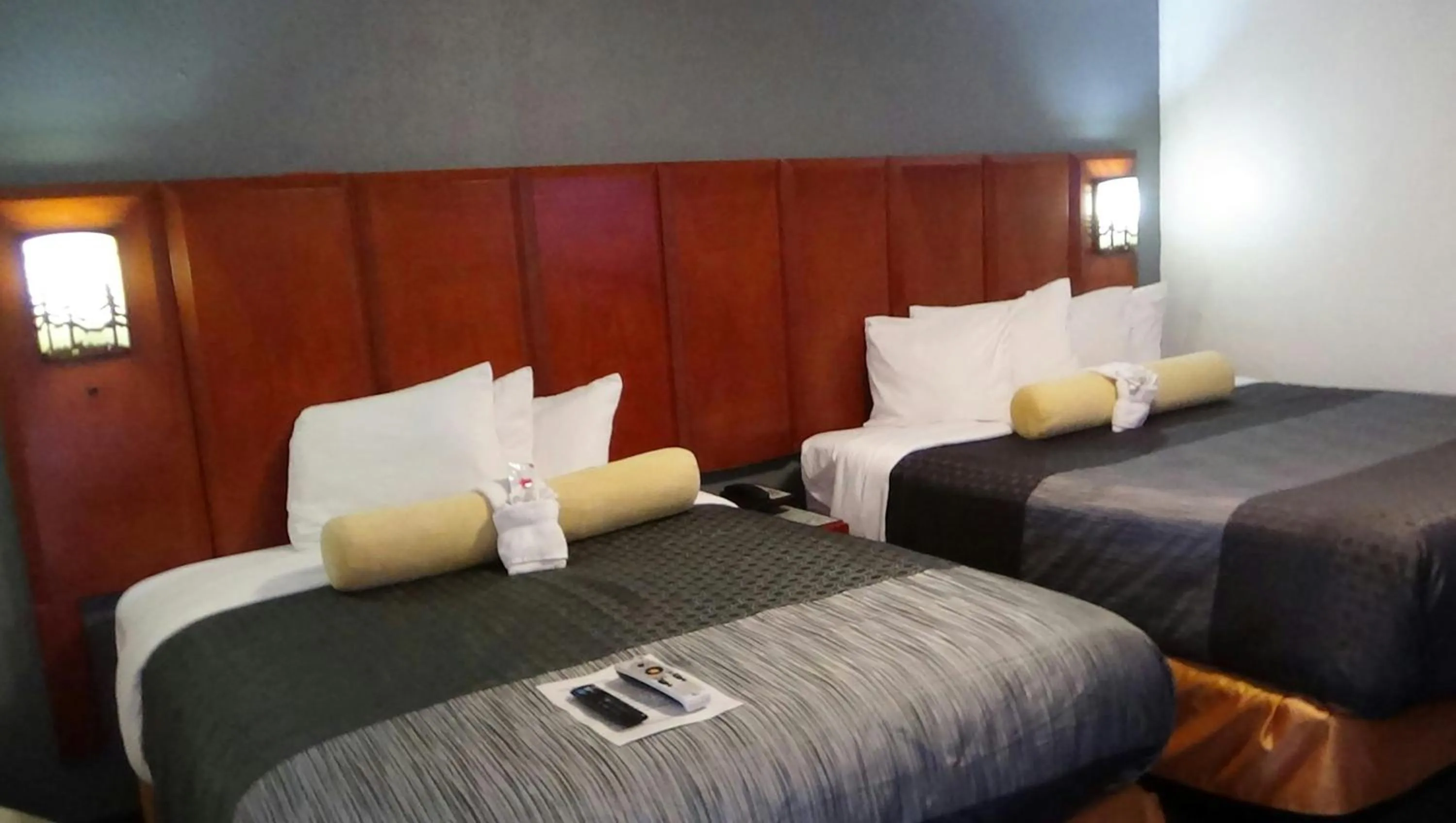 Photo of the whole room, Bed in Mountain Star Inn