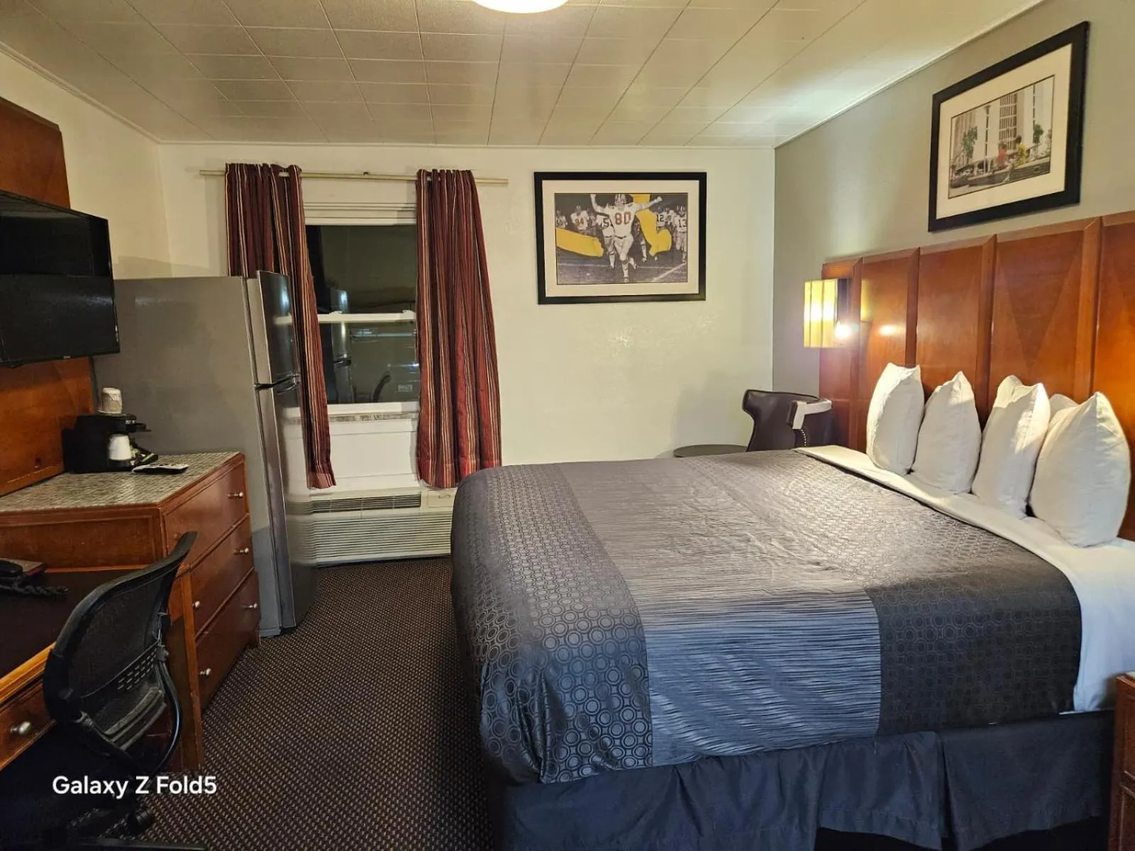 Bed in Mountain Star Inn