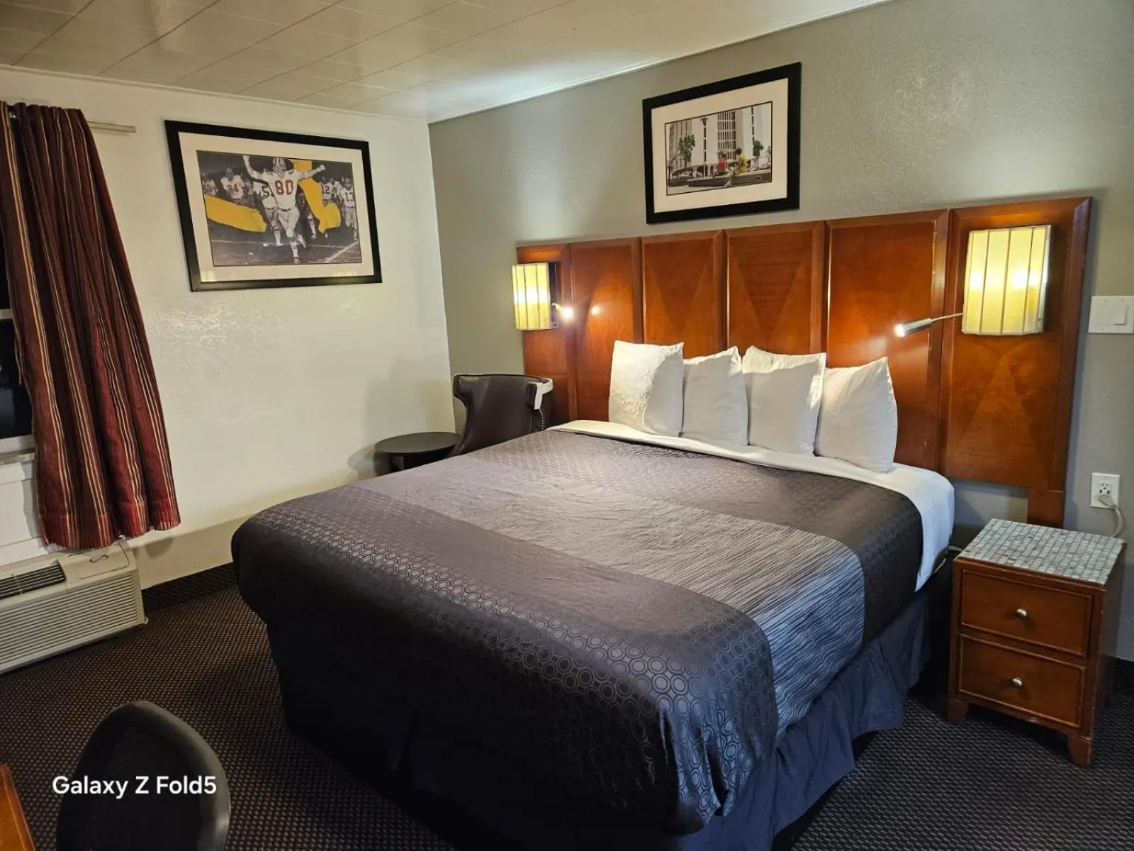 Bed in Mountain Star Inn