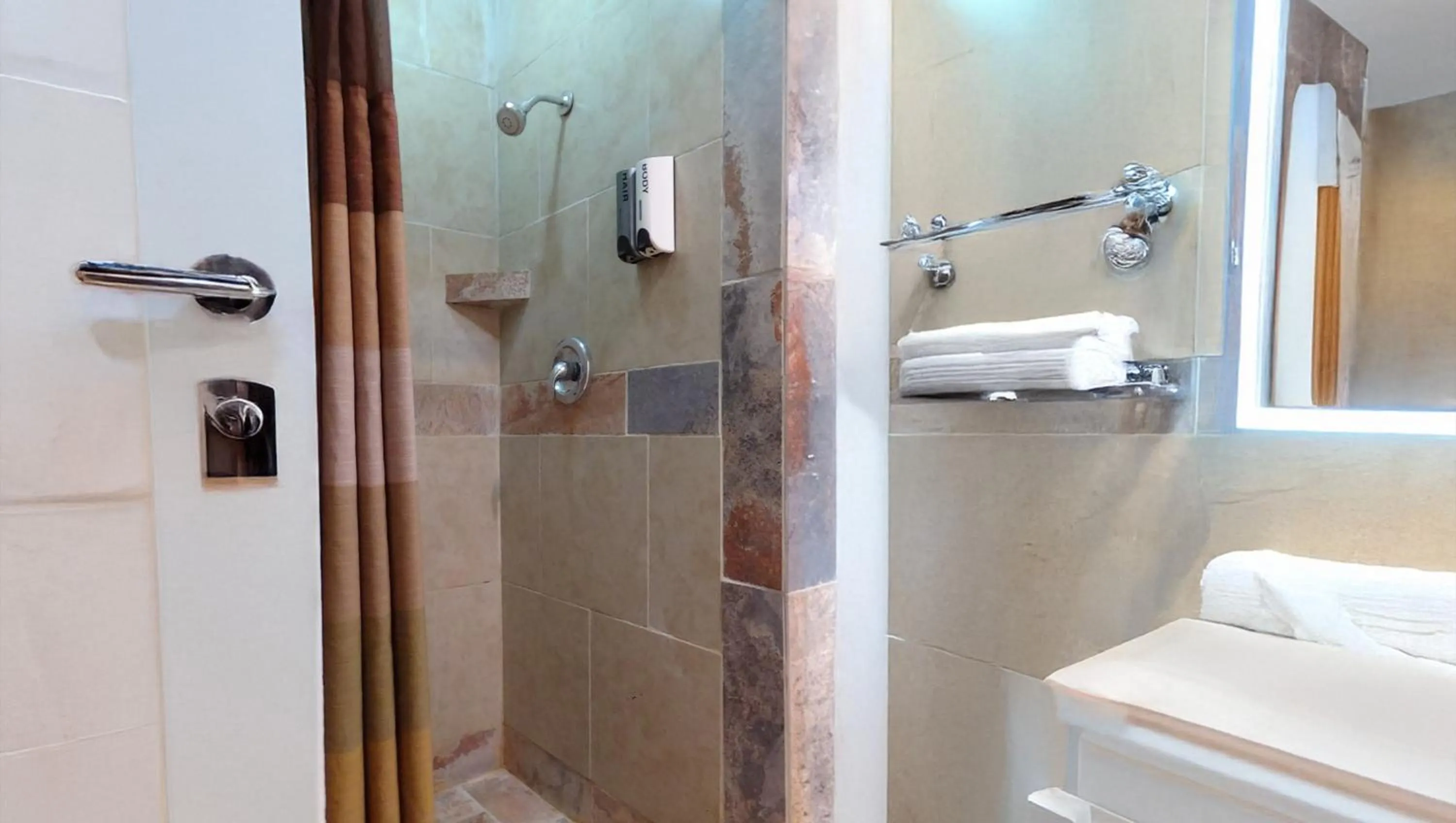 Photo of the whole room in Mountain Star Inn