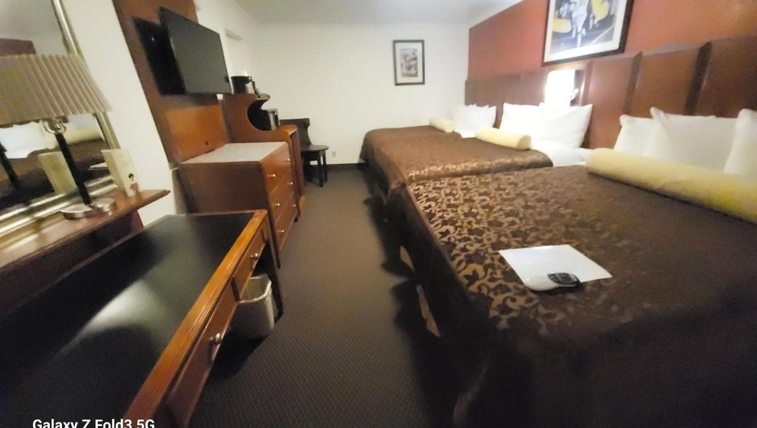 Bedroom, Bed in Mountain Star Inn