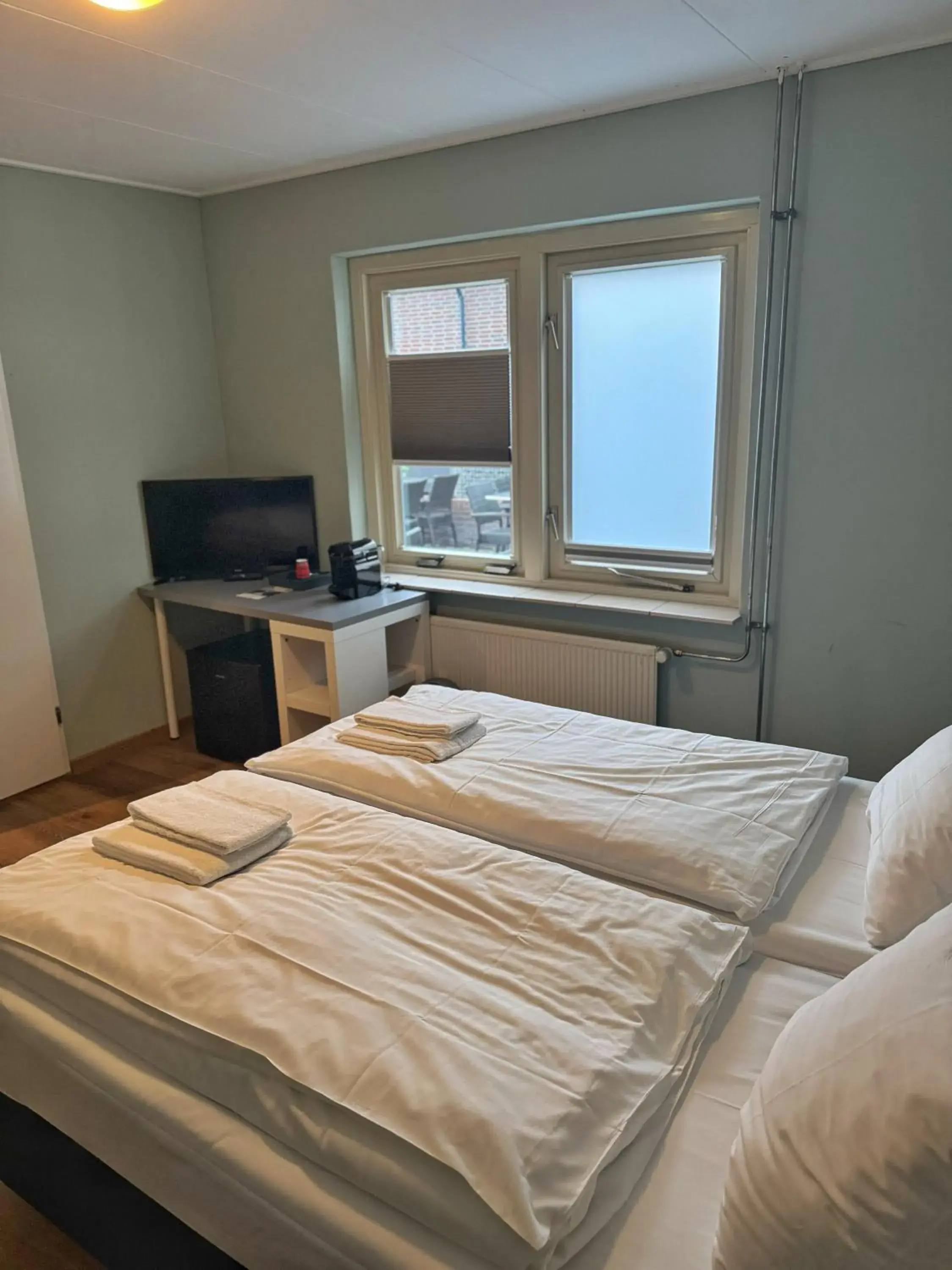 Twin Room with Bath - single occupancy in Giethoorn Old Art Hotel Twin Room with Bath - single occupancy in Giethoorn Old Art Hotel