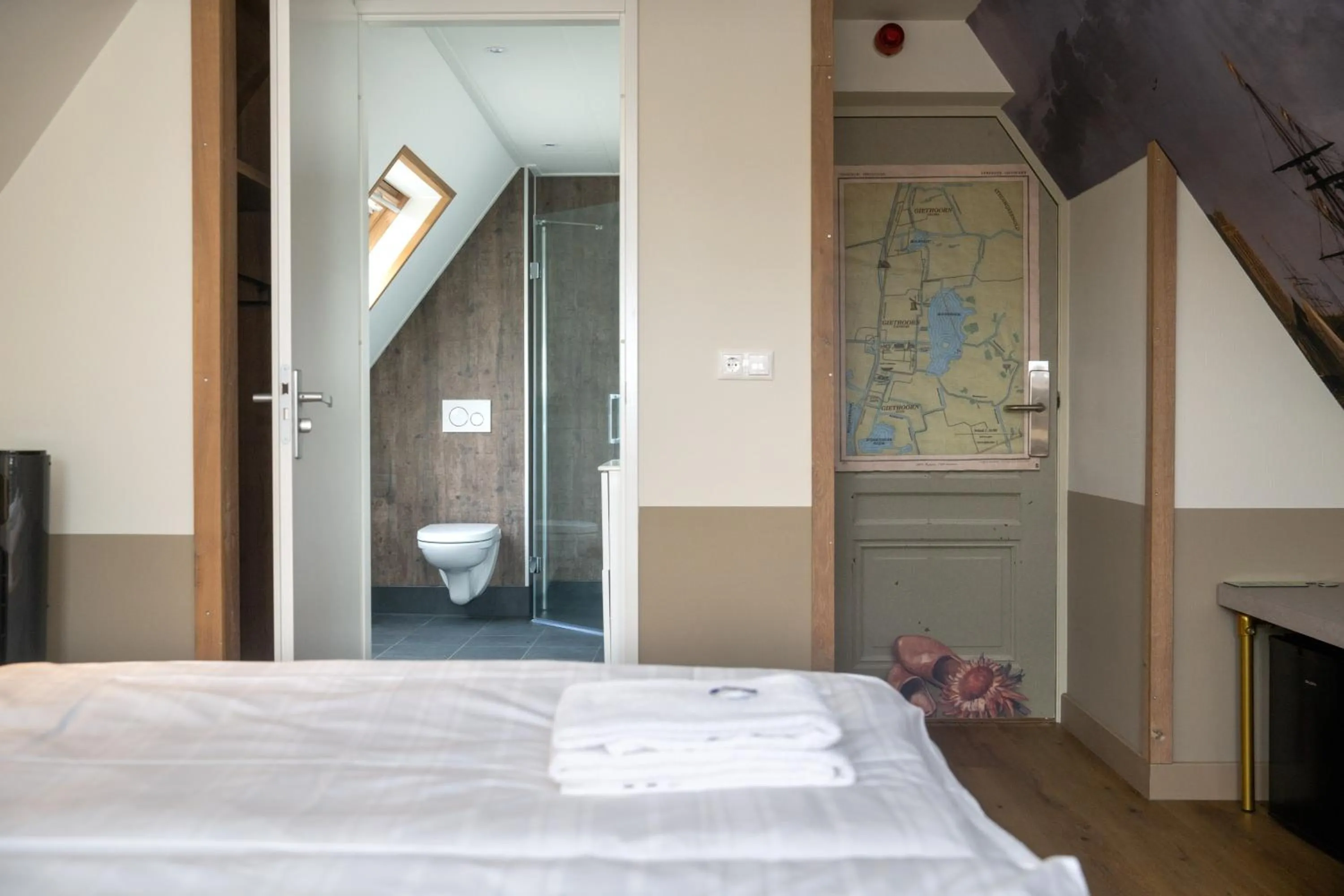 Bedroom, Bed in Giethoorn Old Art Hotel