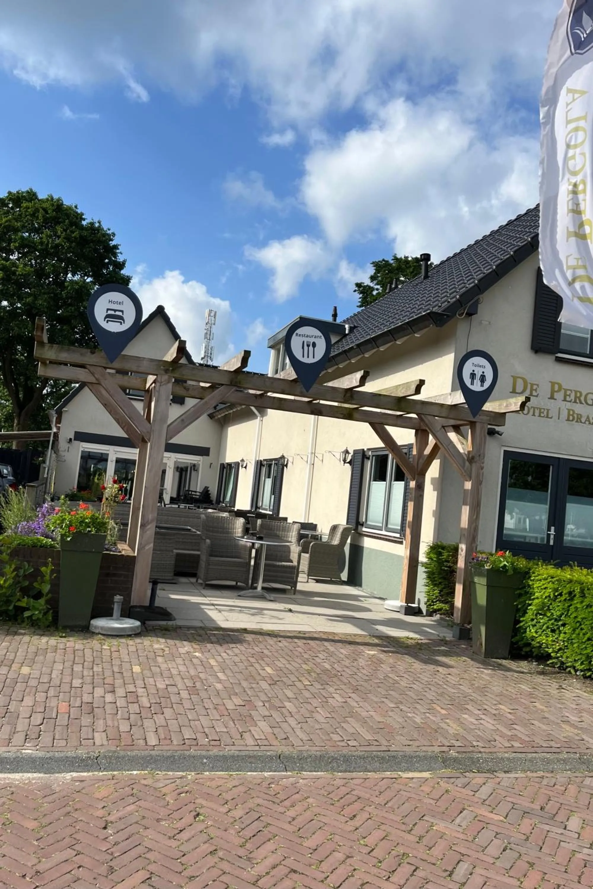 Facade/entrance in Hotel de Pergola