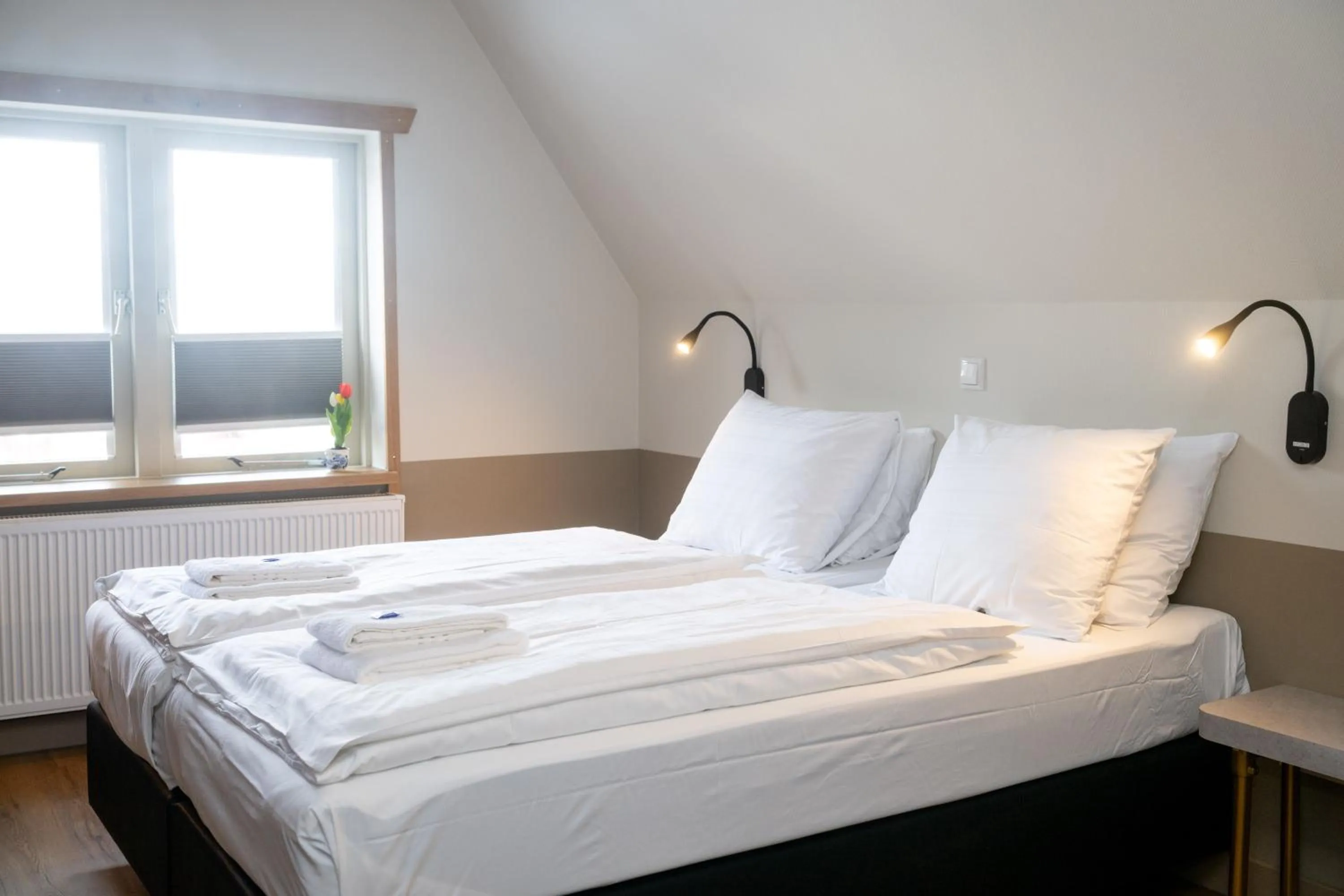 Bed in Giethoorn Old Art Hotel