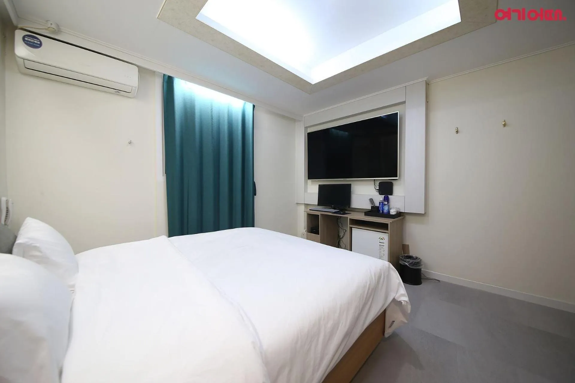 TV and multimedia, Bed in Number 25 Hotel