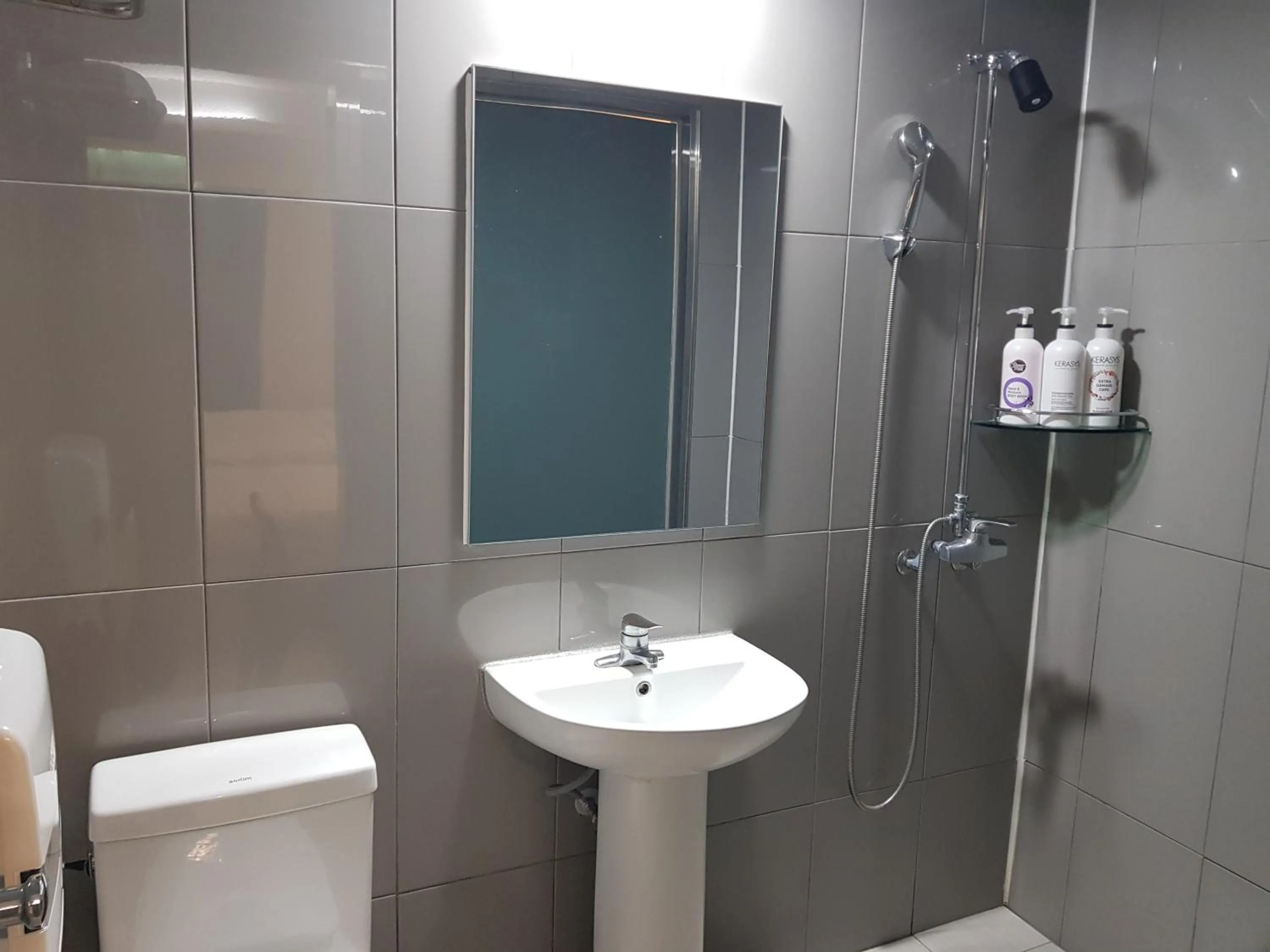 Shower in Number 25 Hotel