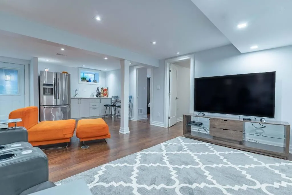Bed in Luxurious and Spacious 4BR Home Near Downtown