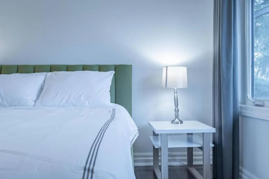 Bed in Luxurious and Spacious 4BR Home Near Downtown