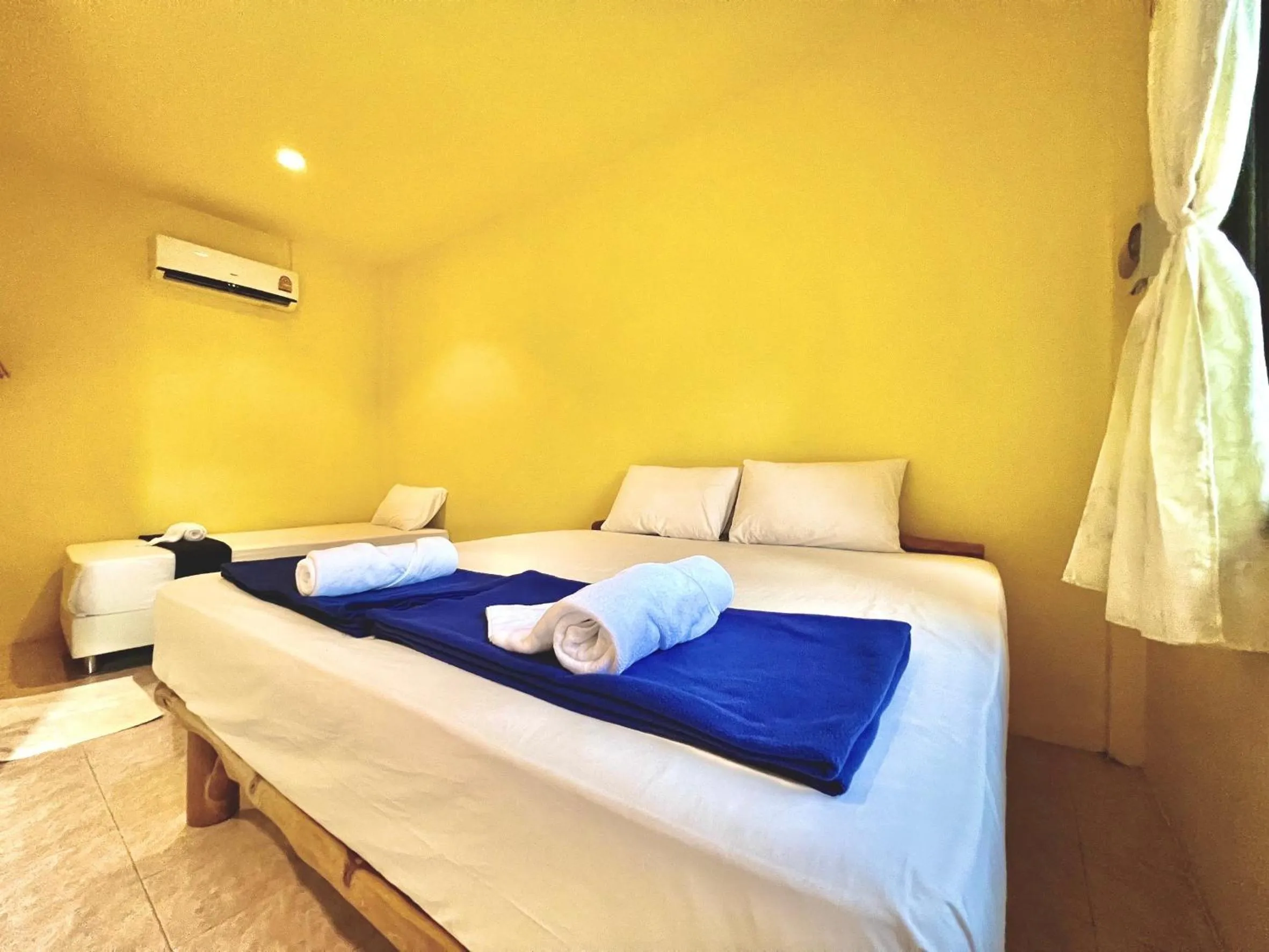 Bed in PHUPA BEACH Resort