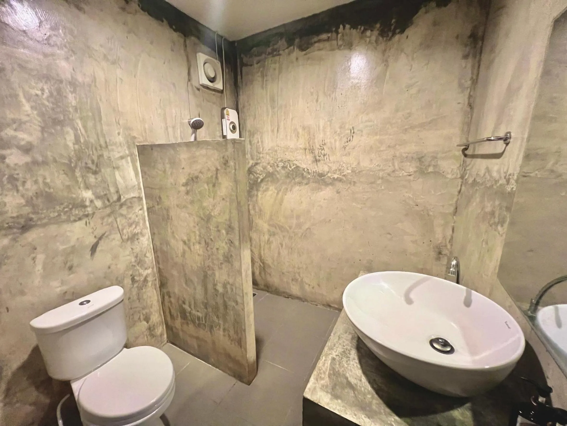 Toilet in PHUPA BEACH Resort