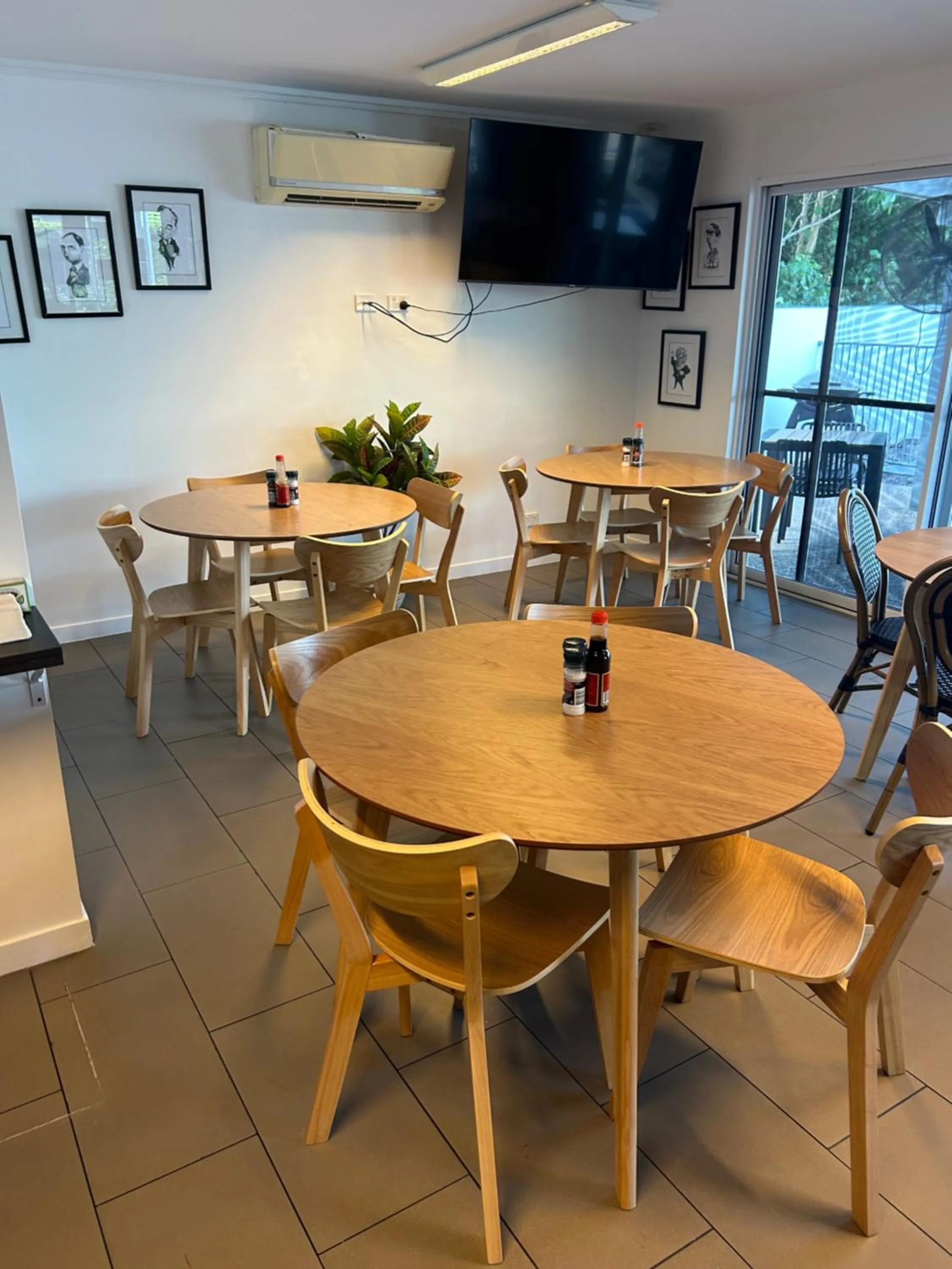 Mackay Oceanside Central Hotel Official