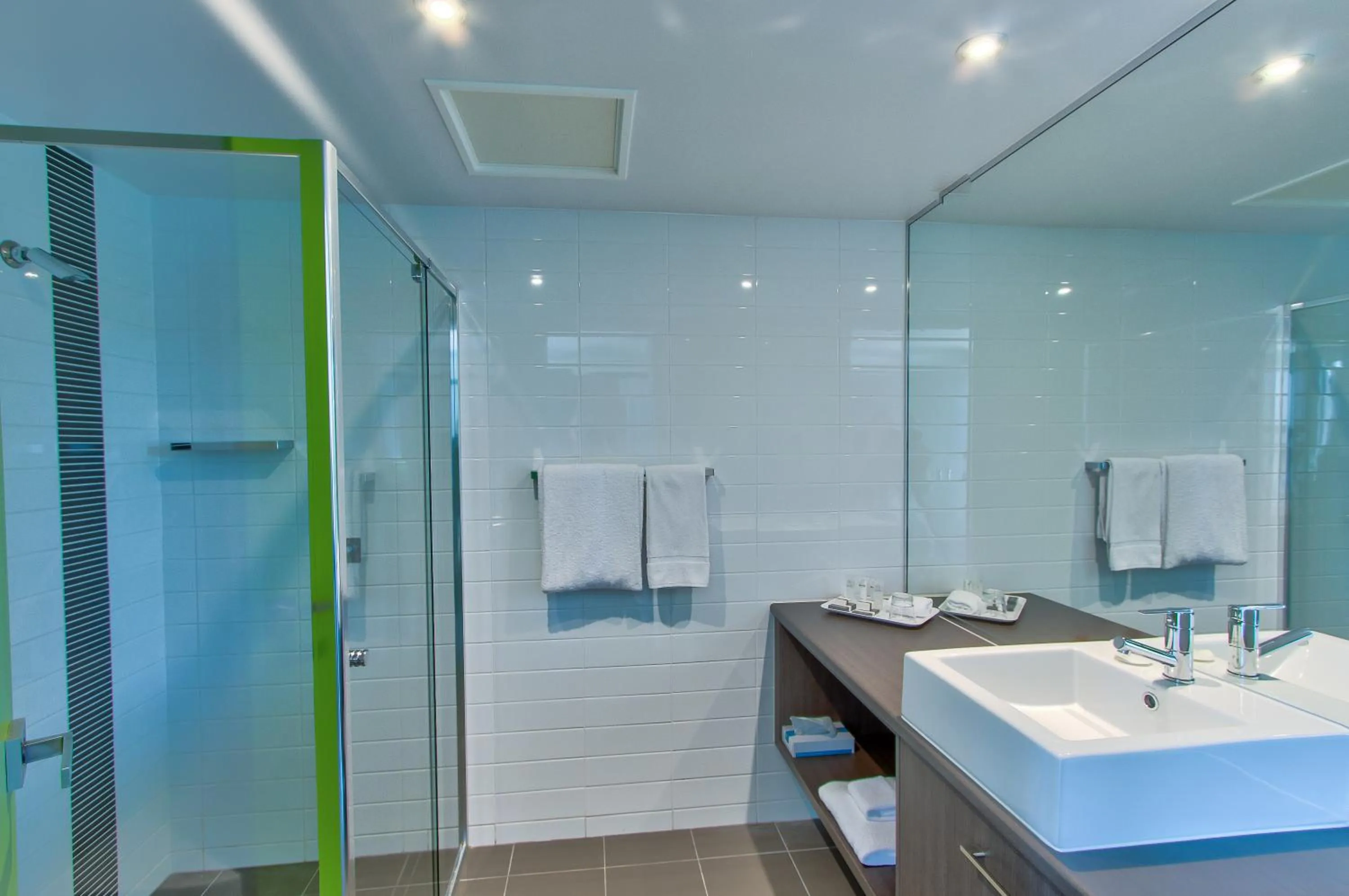 Toilet in Mackay Oceanside Central Hotel Official