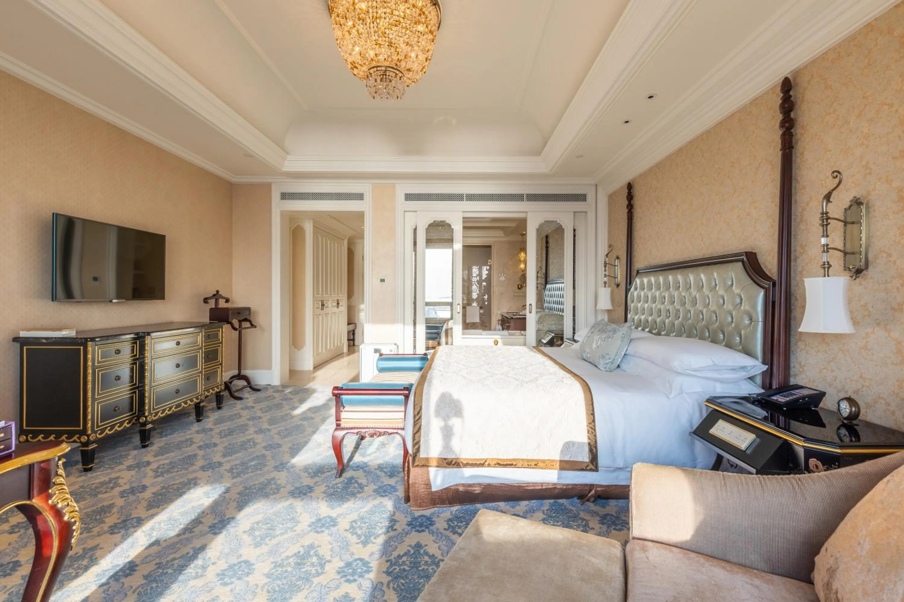 Bed in The Castle Hotel, a Luxury Collection Hotel, Dalian