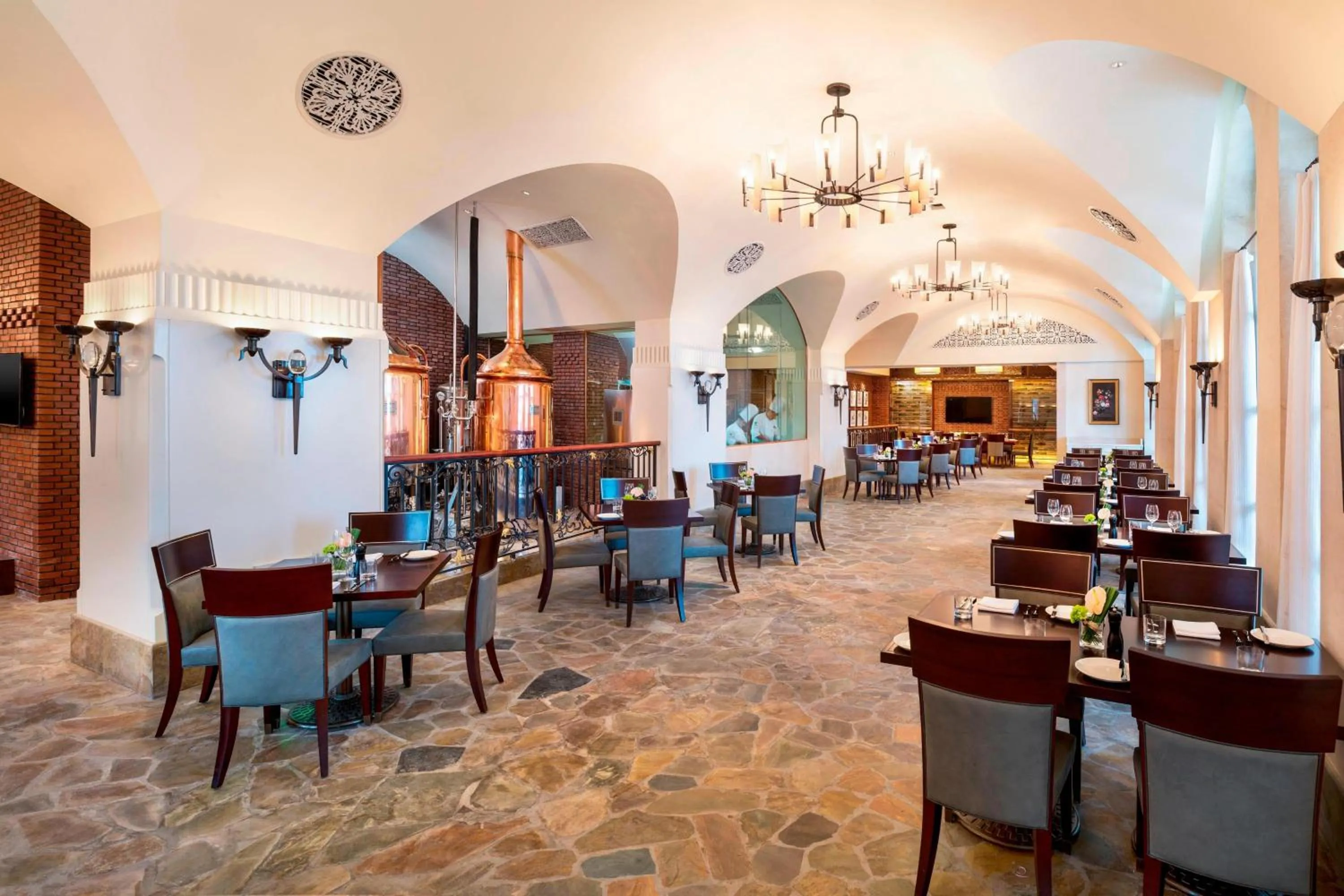 Restaurant/places to eat in The Castle Hotel, a Luxury Collection Hotel, Dalian