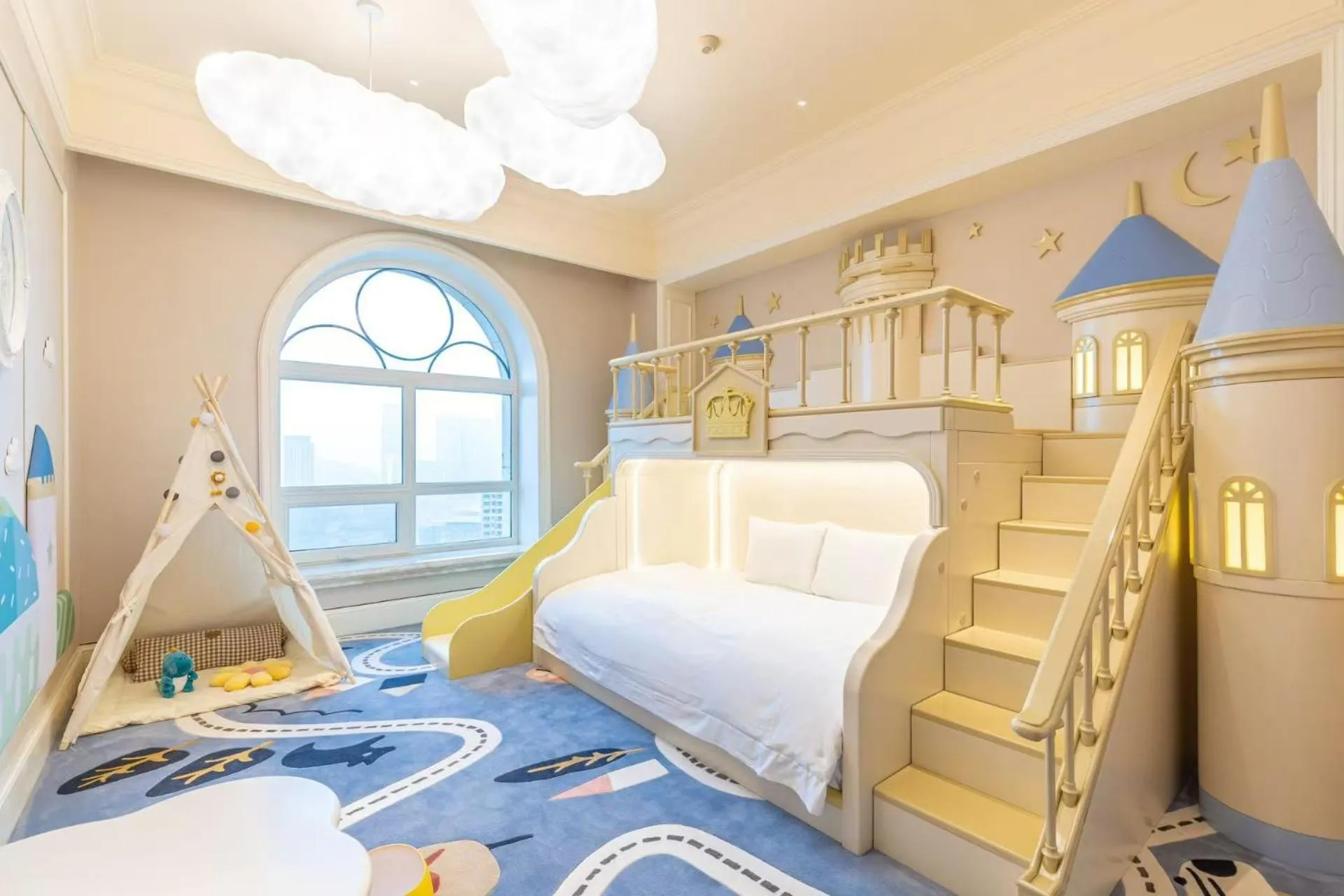 Bed in The Castle Hotel, a Luxury Collection Hotel, Dalian