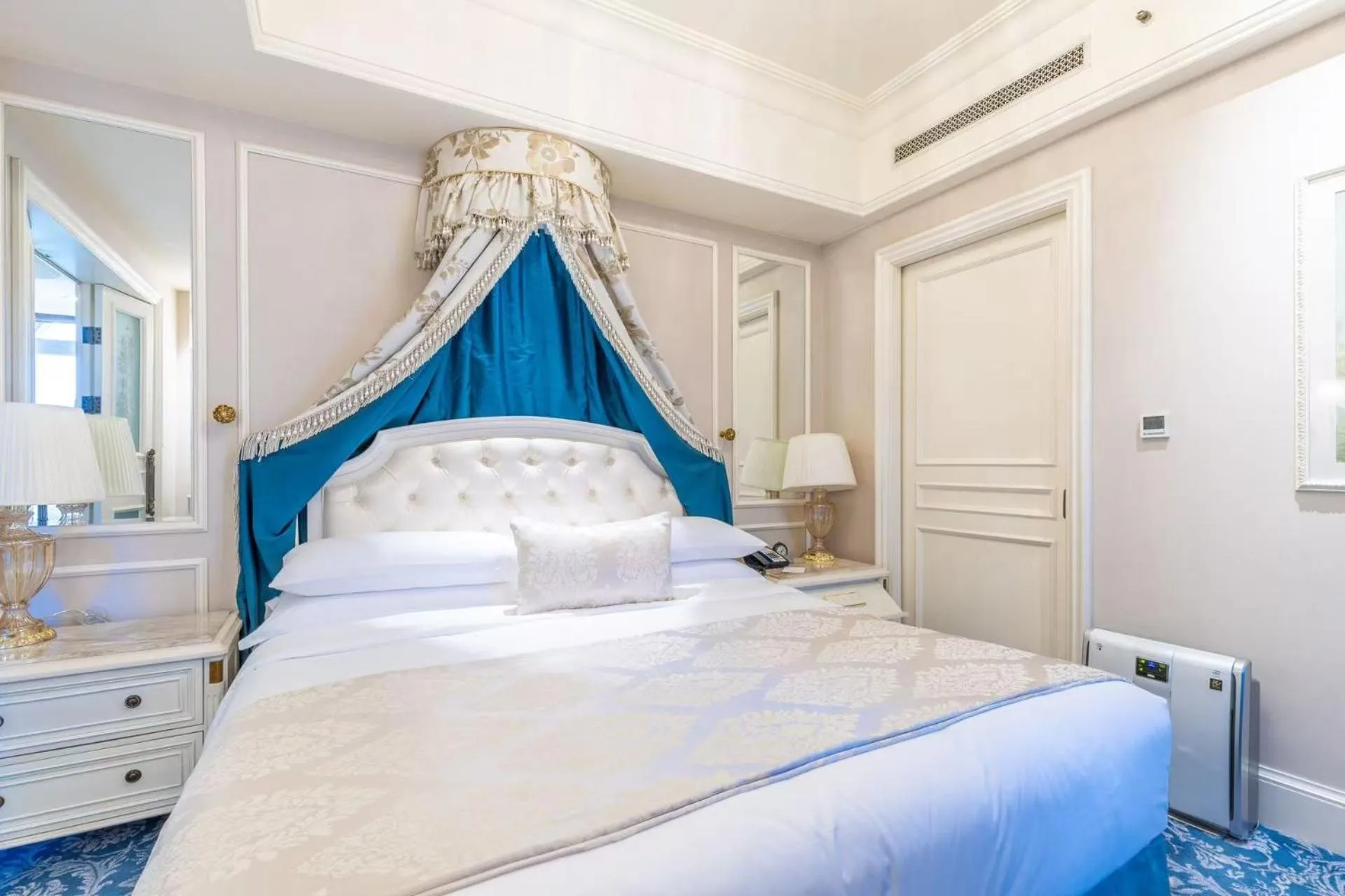 Bed in The Castle Hotel, a Luxury Collection Hotel, Dalian