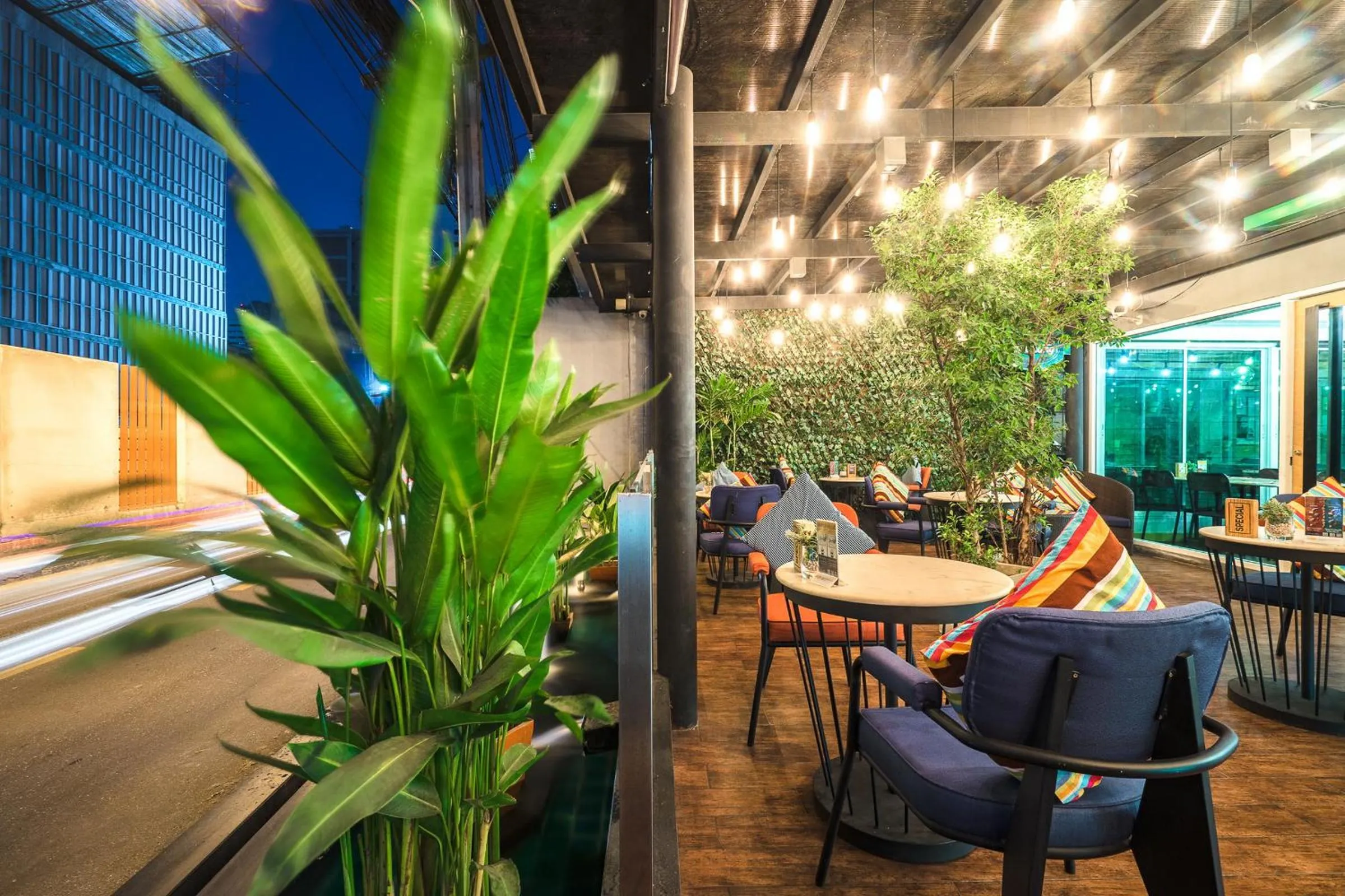 Restaurant/places to eat in Citrus Sukhumvit 11 by Compass Hospitality