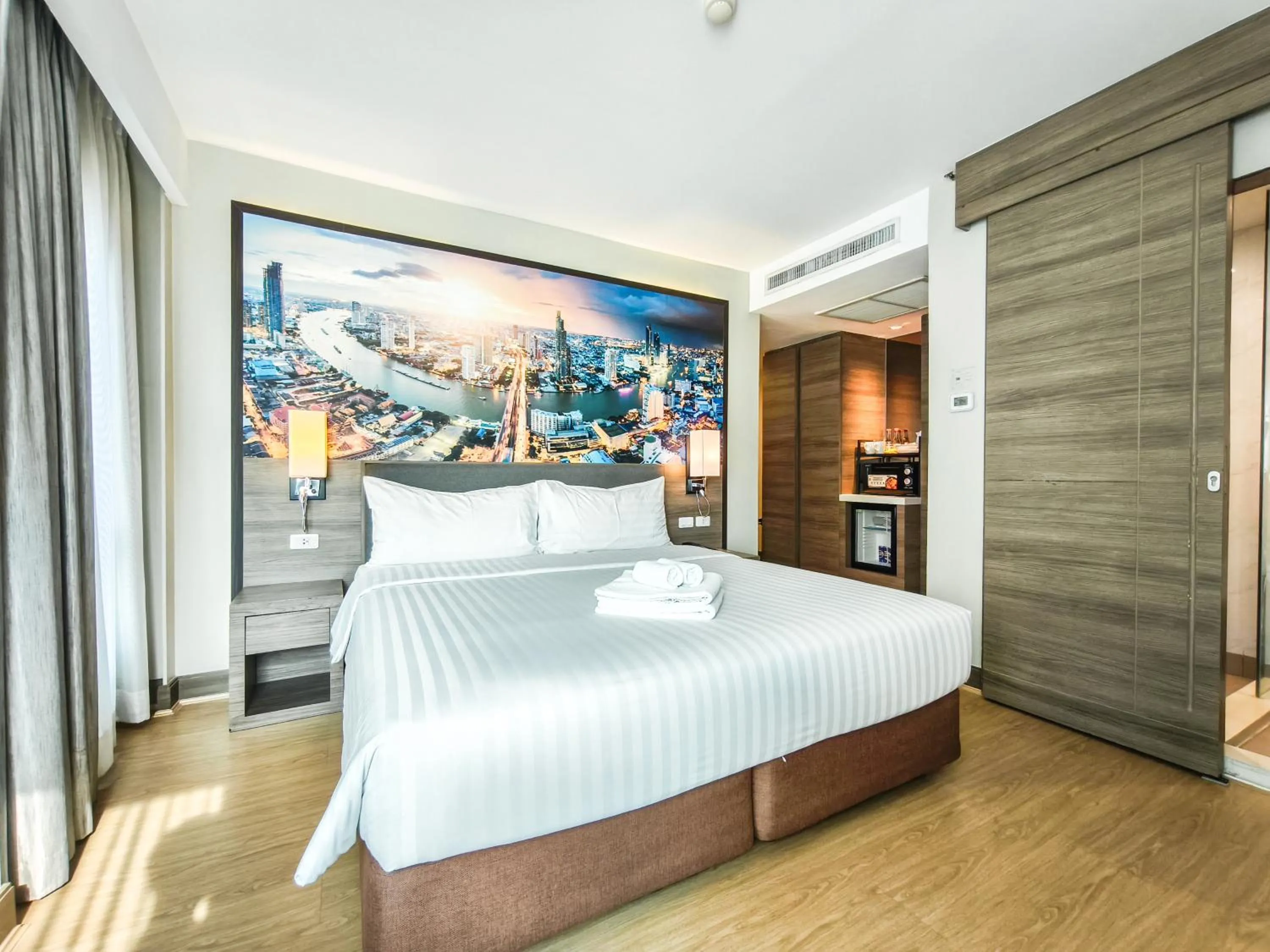 Bed in Citrus Sukhumvit 11 by Compass Hospitality
