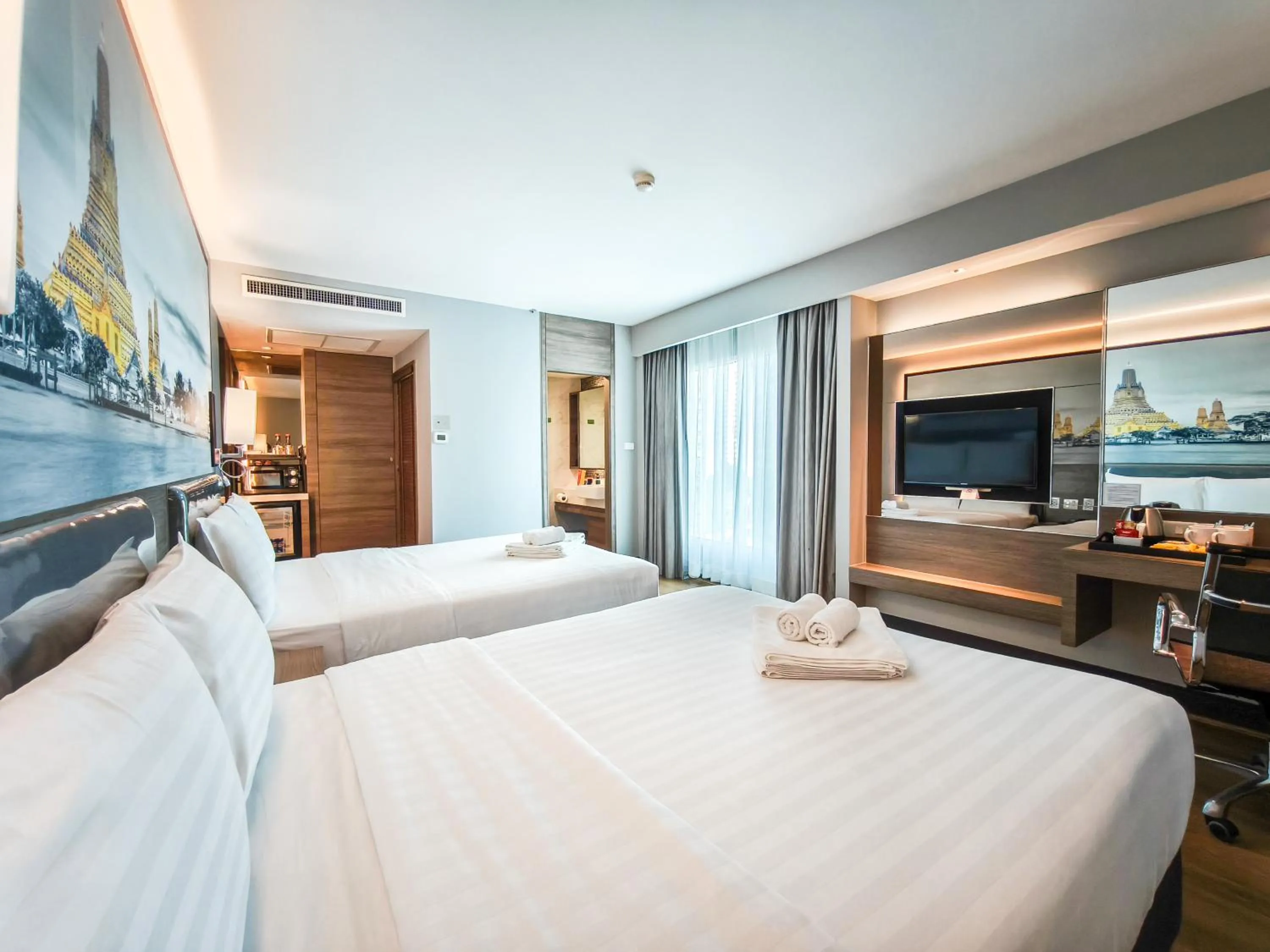 Bed in Citrus Sukhumvit 11 by Compass Hospitality