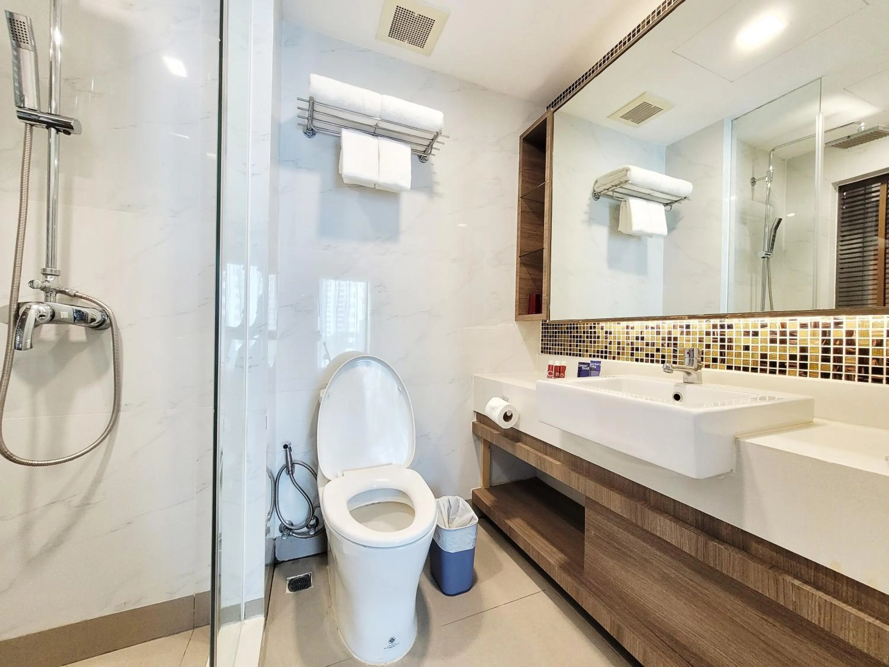 Bathroom in Citrus Sukhumvit 11 by Compass Hospitality